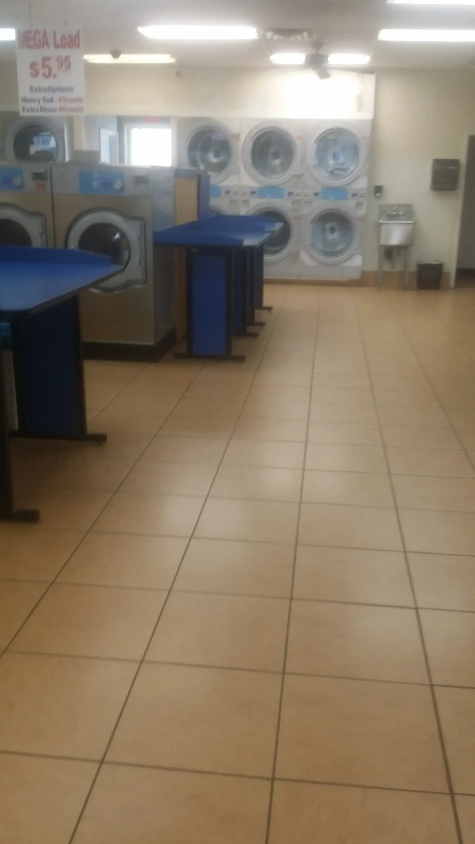 Super Clean Laundromat Plus - Image 14