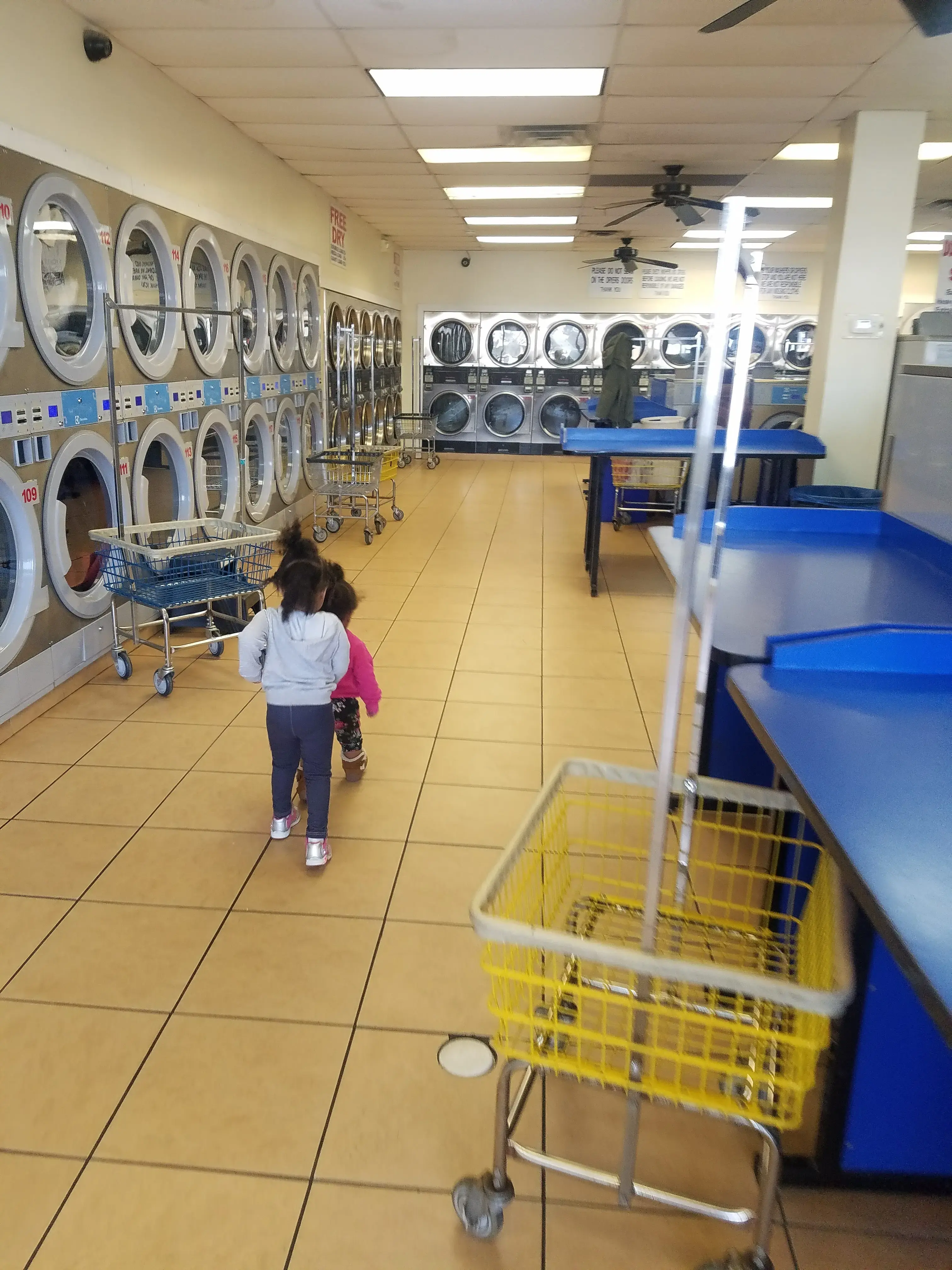 Super Clean Laundromat Plus - Image 6