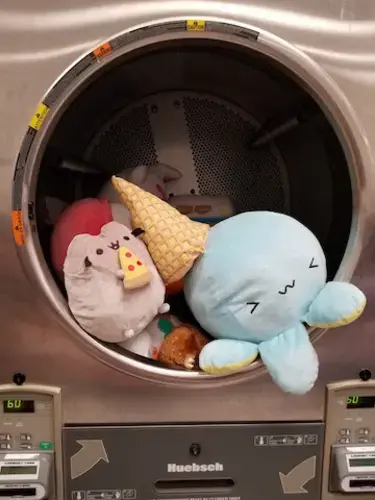Super Clean Laundromat - Image 6