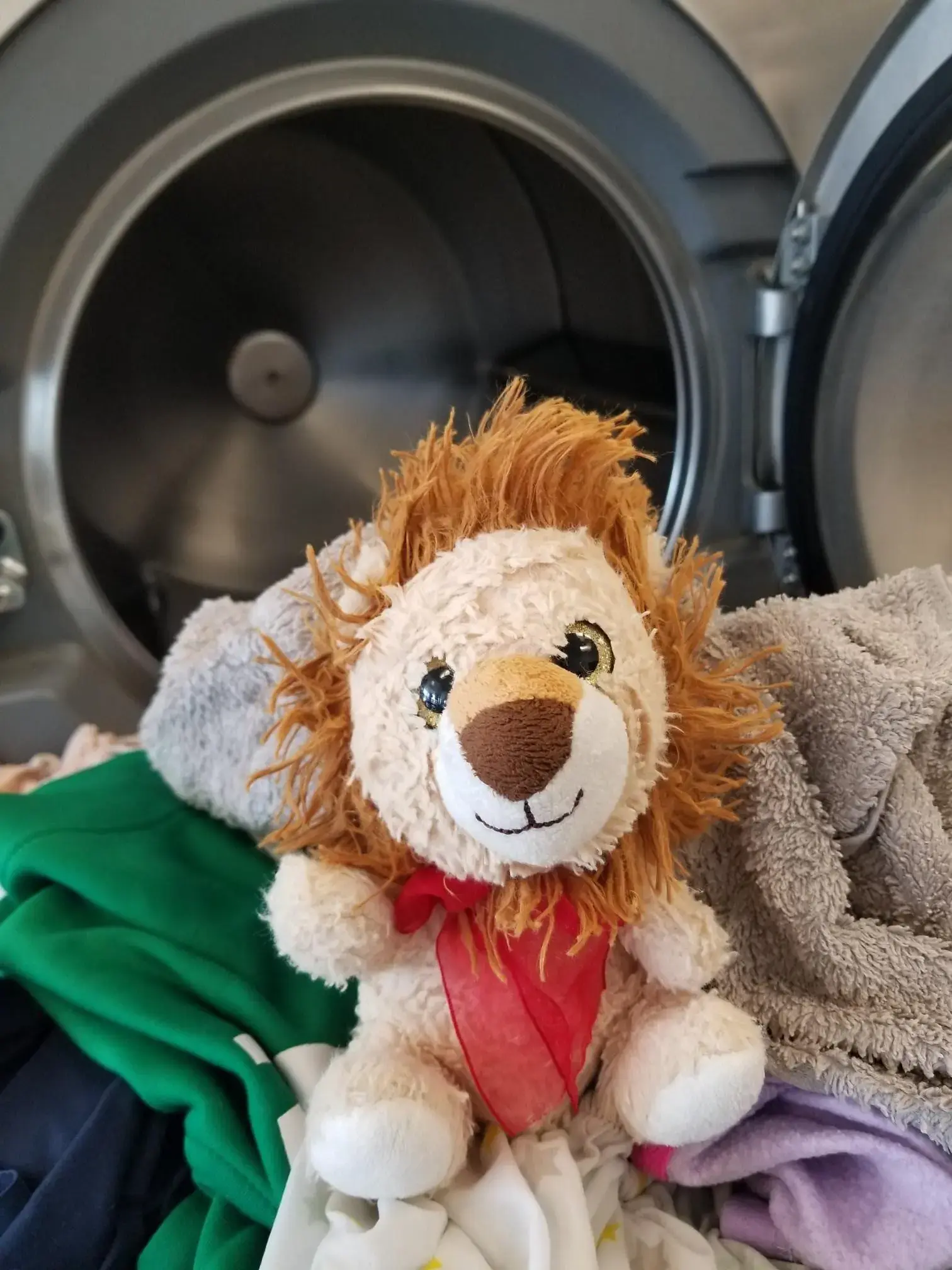 Super Clean Laundromat - Image 14