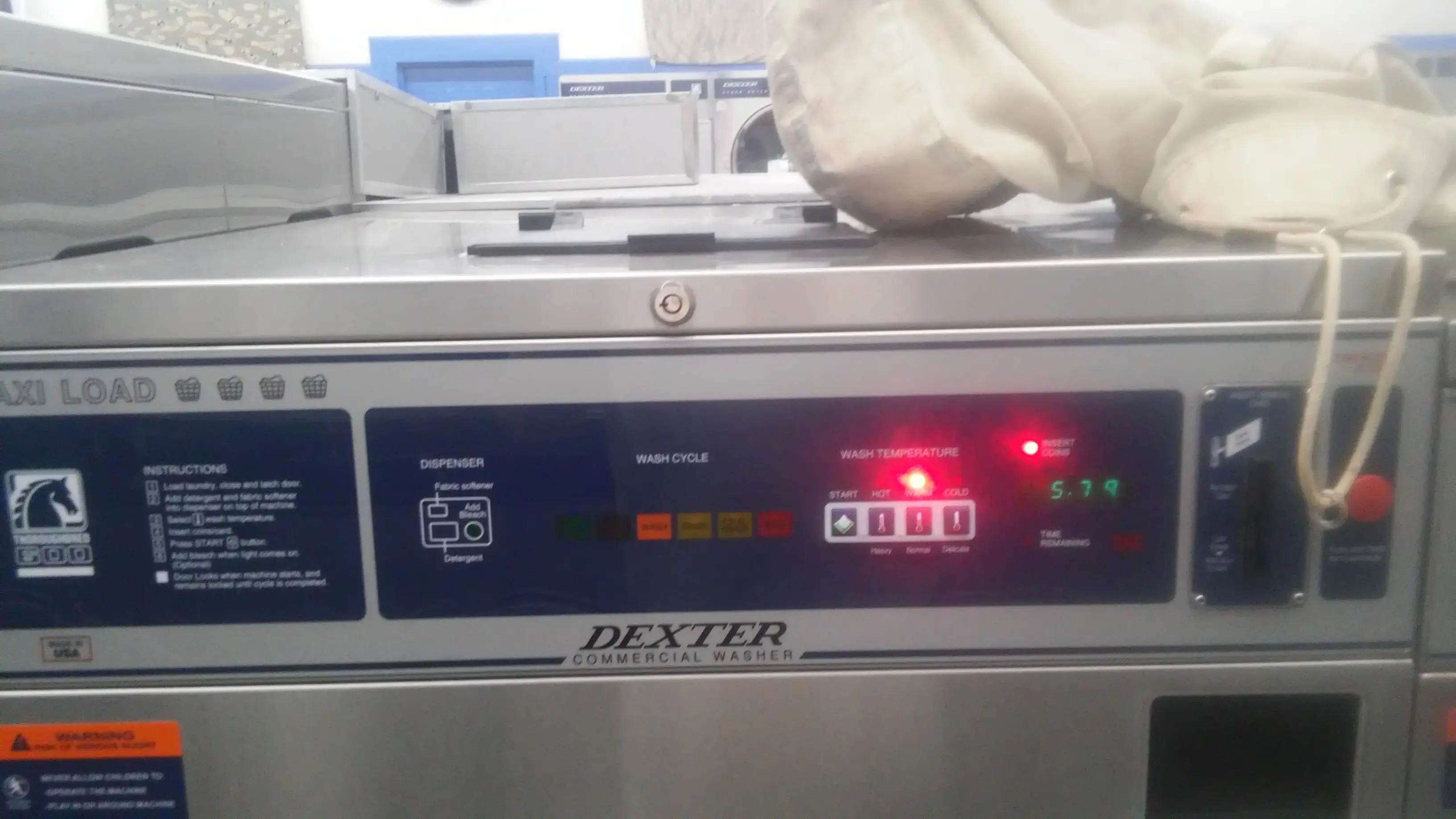 SUPER CLEAN Laundromat - Image 3