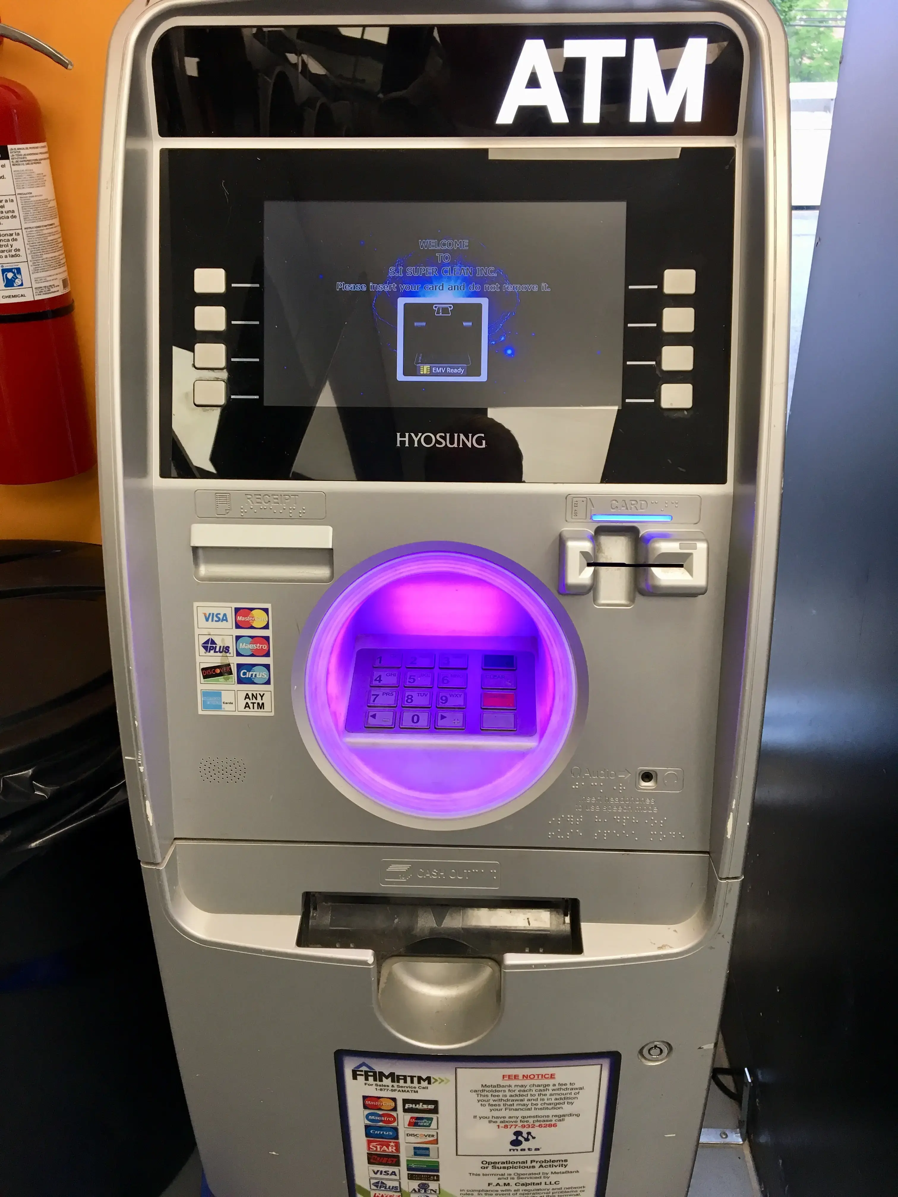 SUPER CLEAN Laundromat - Image 6
