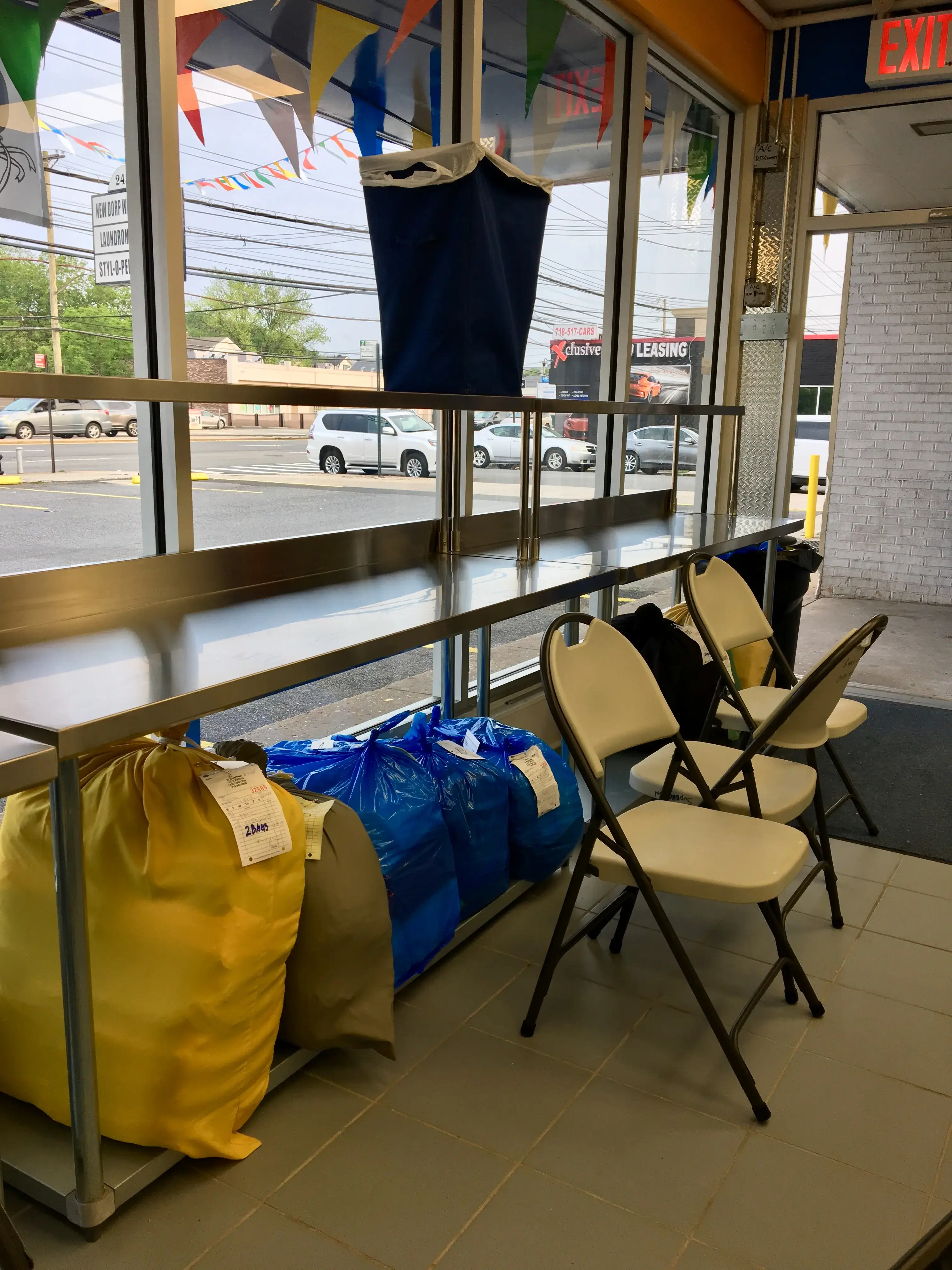 SUPER CLEAN Laundromat - Image 5