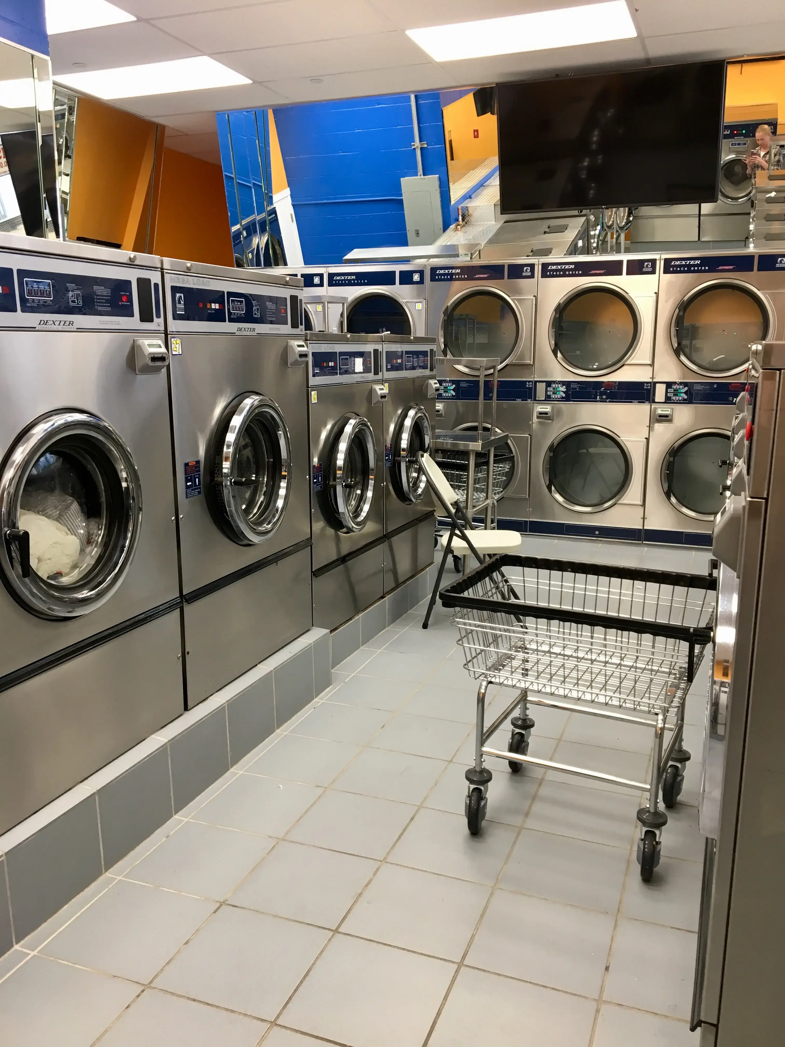 SUPER CLEAN Laundromat - Image 13