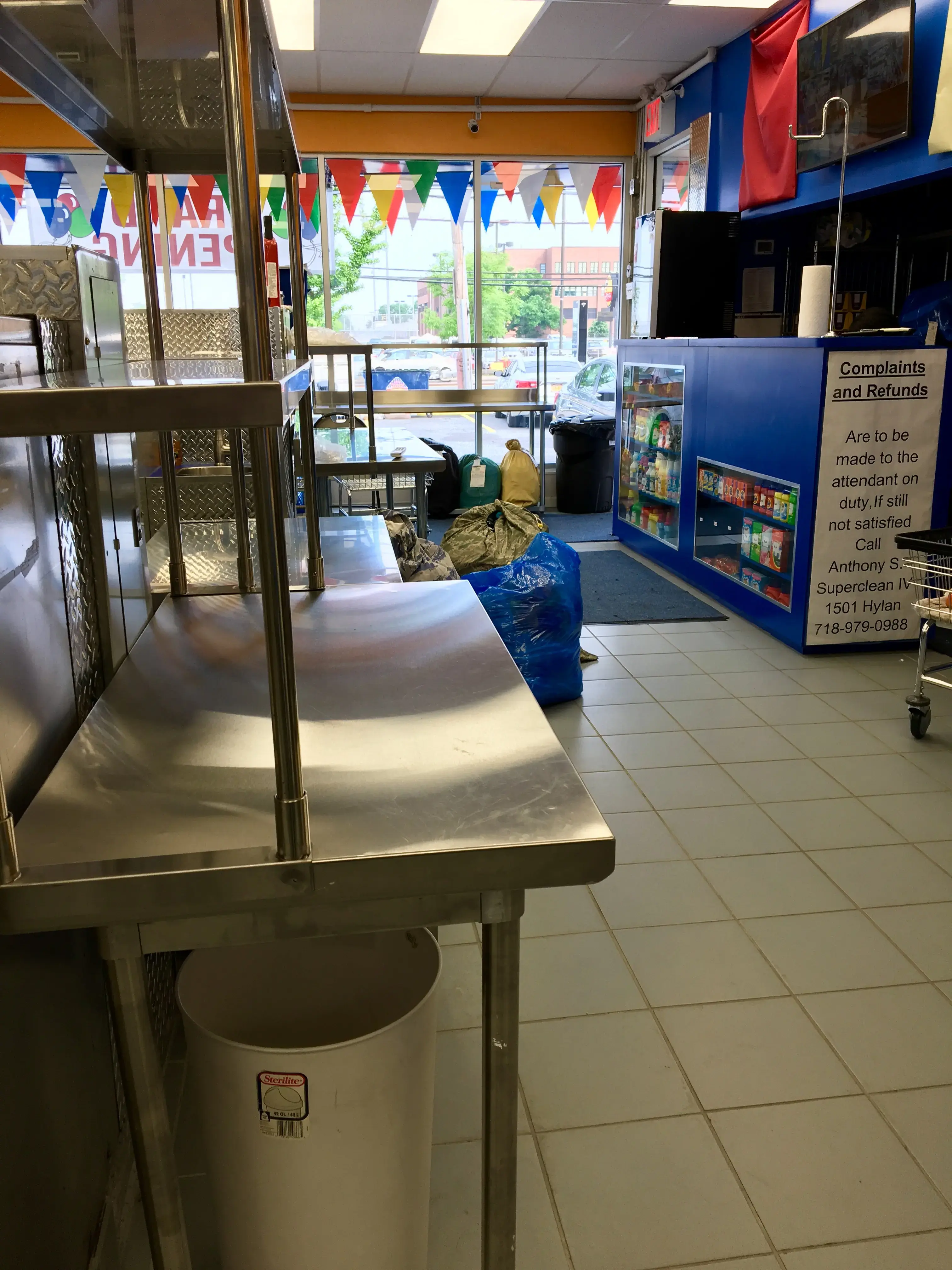 SUPER CLEAN Laundromat - Image 2