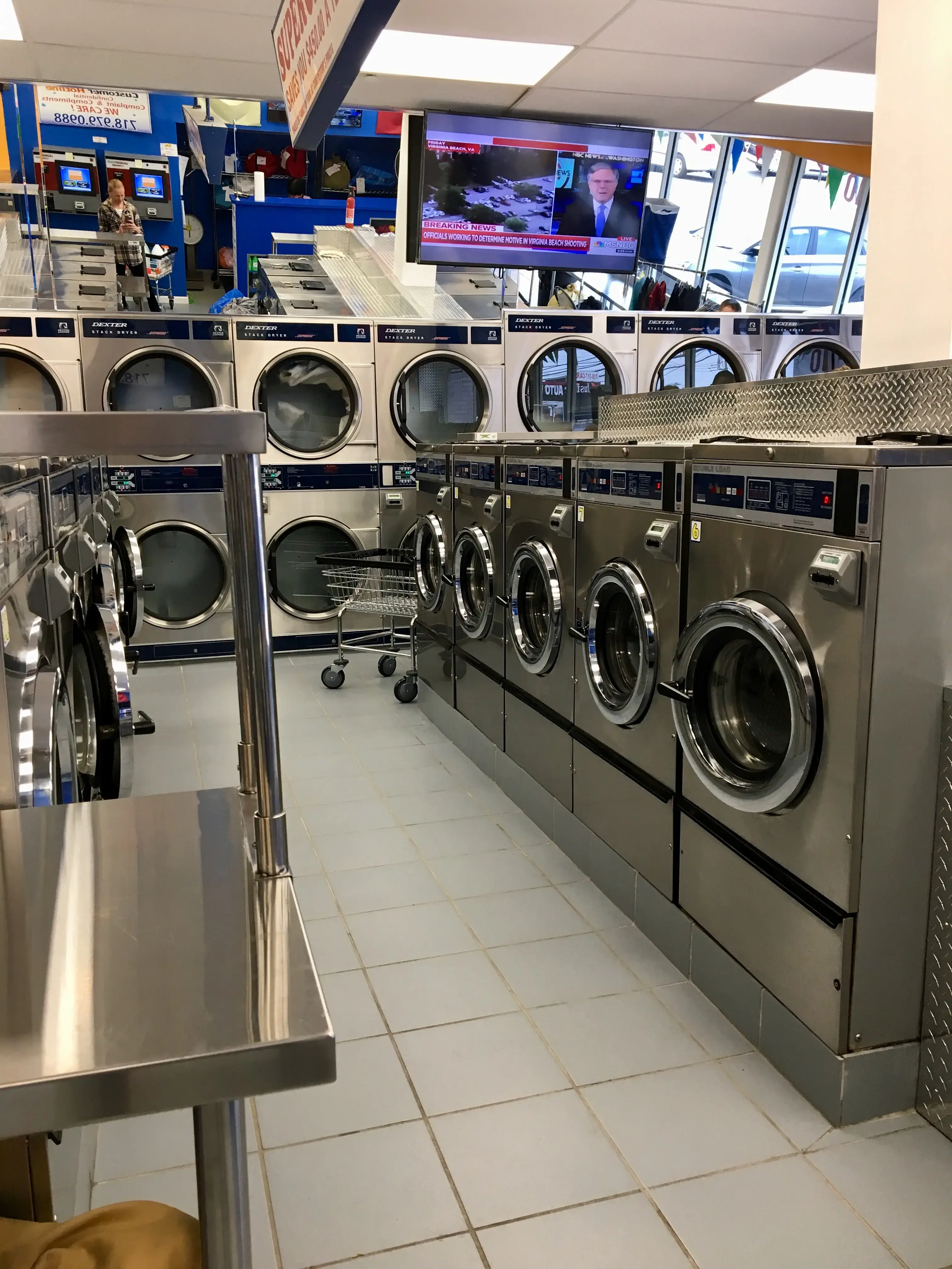 SUPER CLEAN Laundromat - Image 14