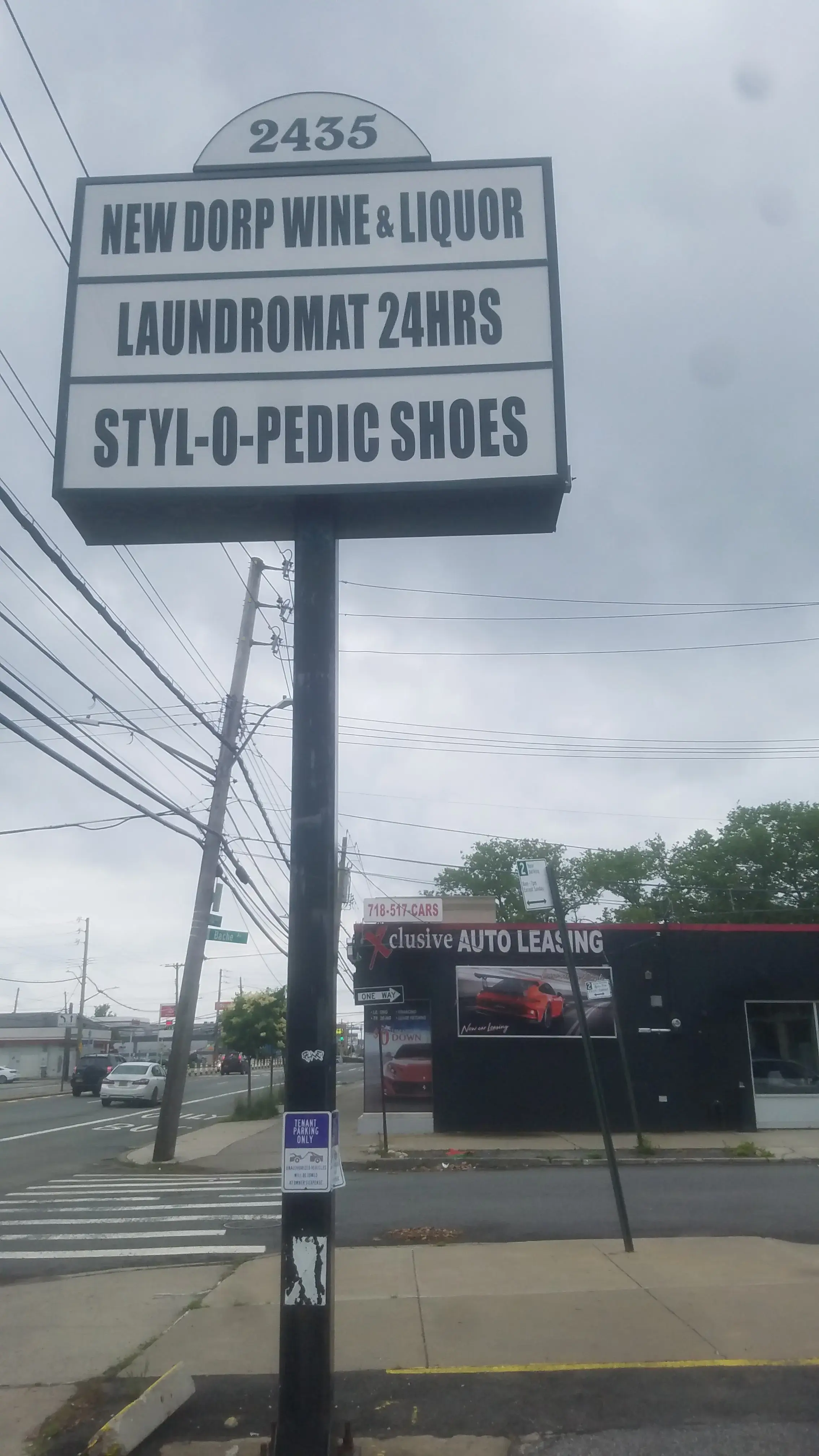 SUPER CLEAN Laundromat - Image 12
