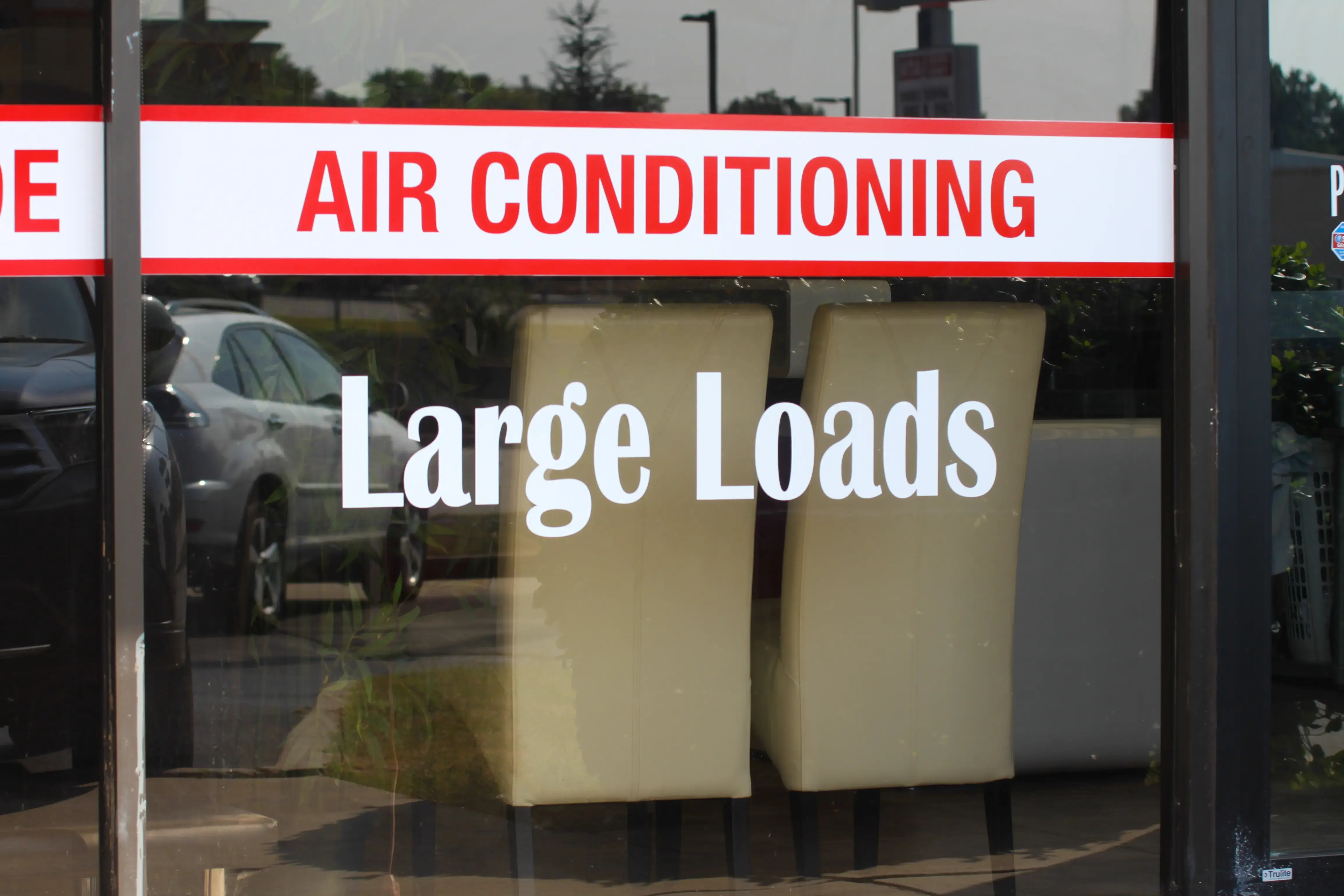 Super Clean Laundromat - Image 7