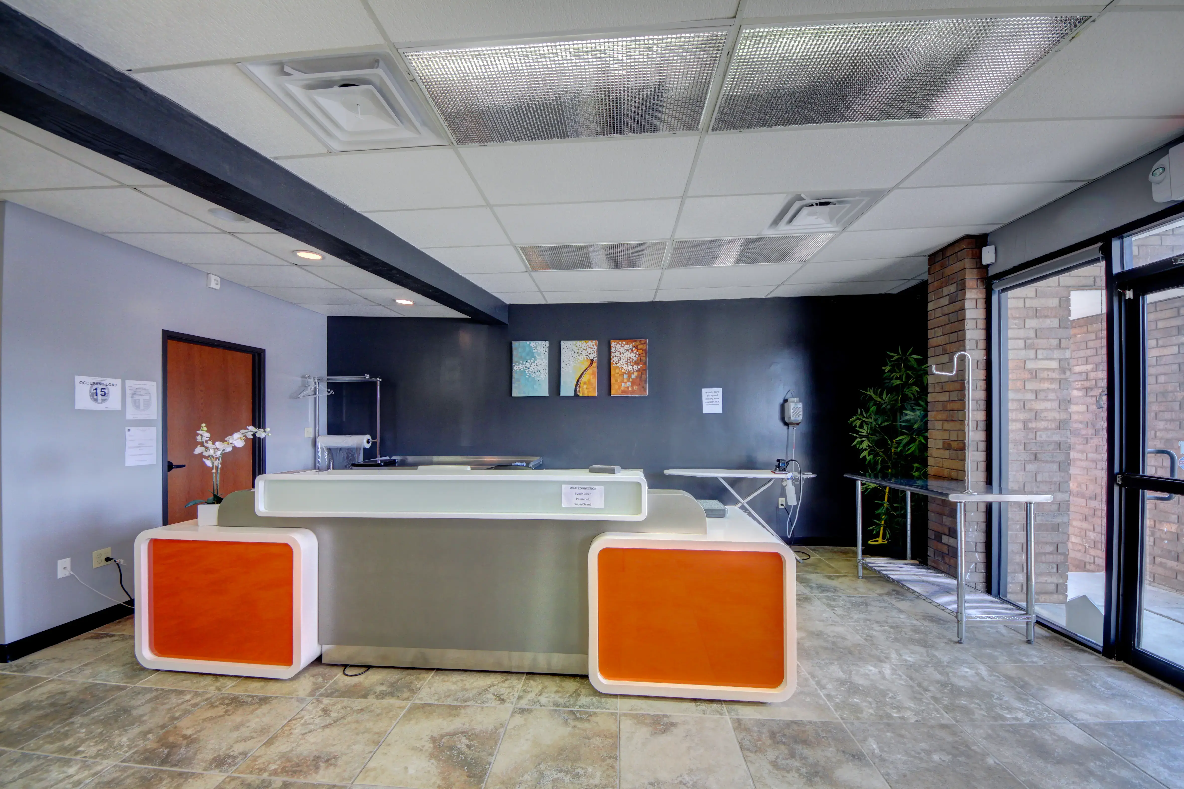 Super Clean Laundromat - Image 3