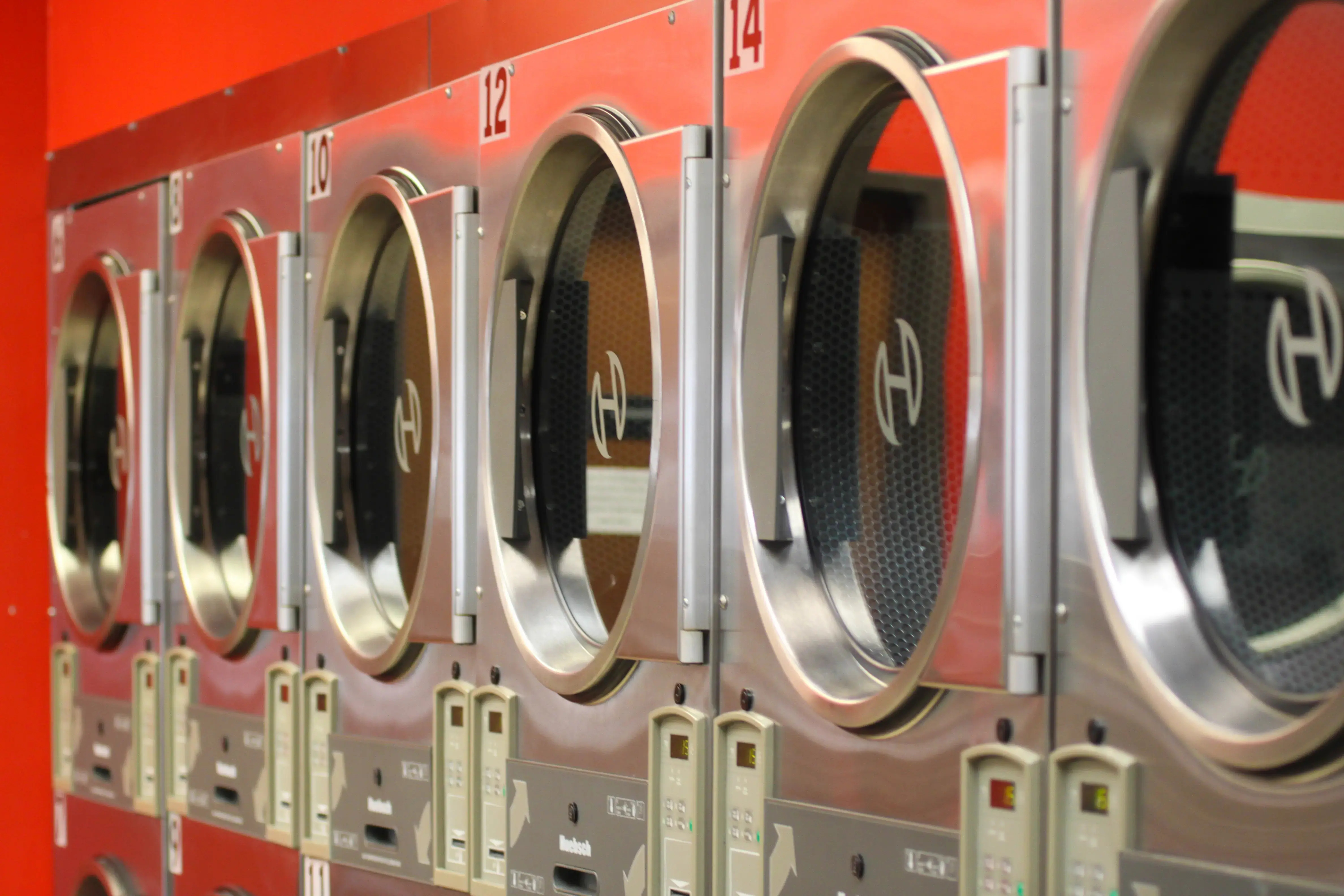 Super Clean Laundromat - Image 8