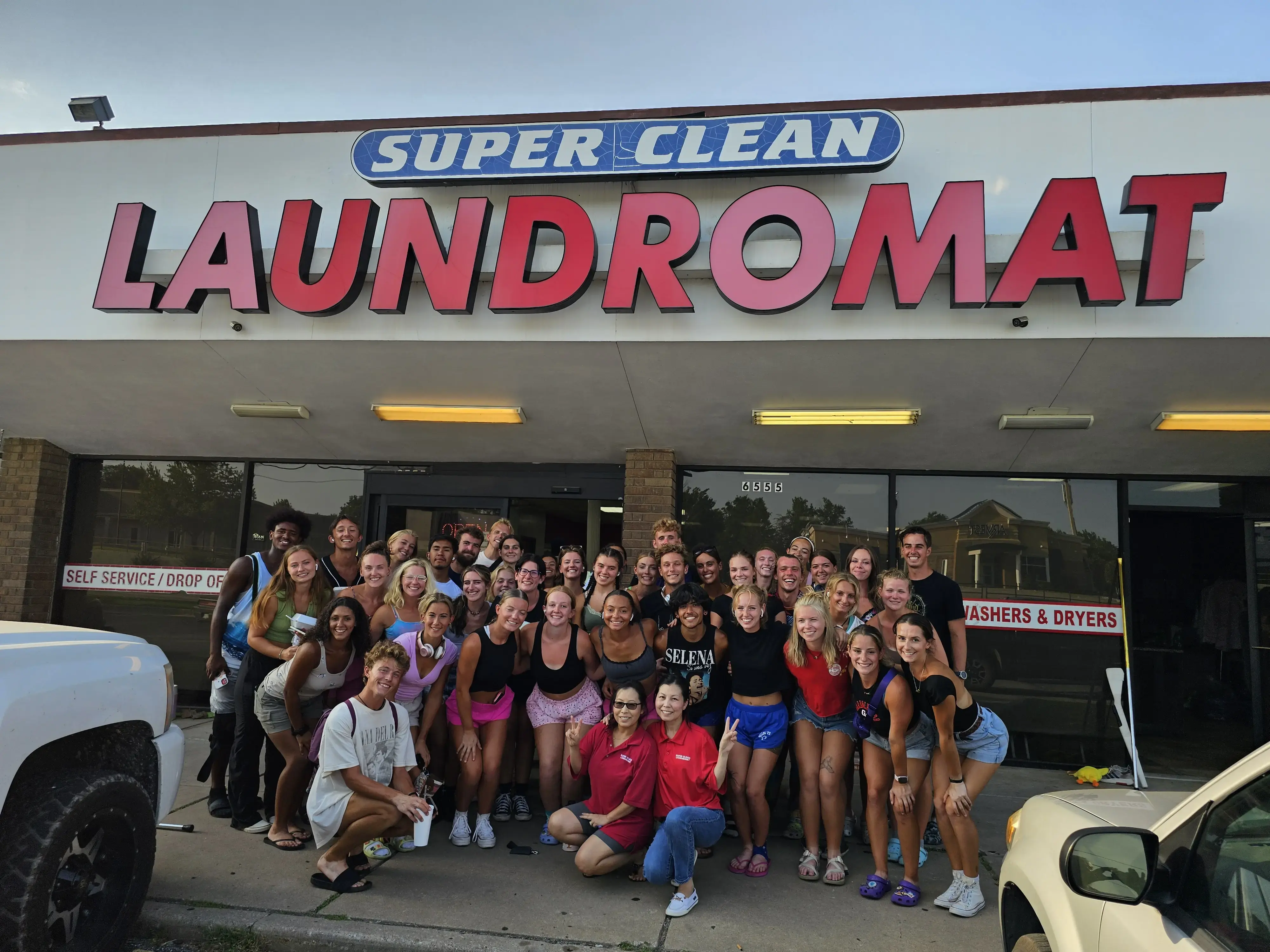 Super Clean Laundromat - Image 2