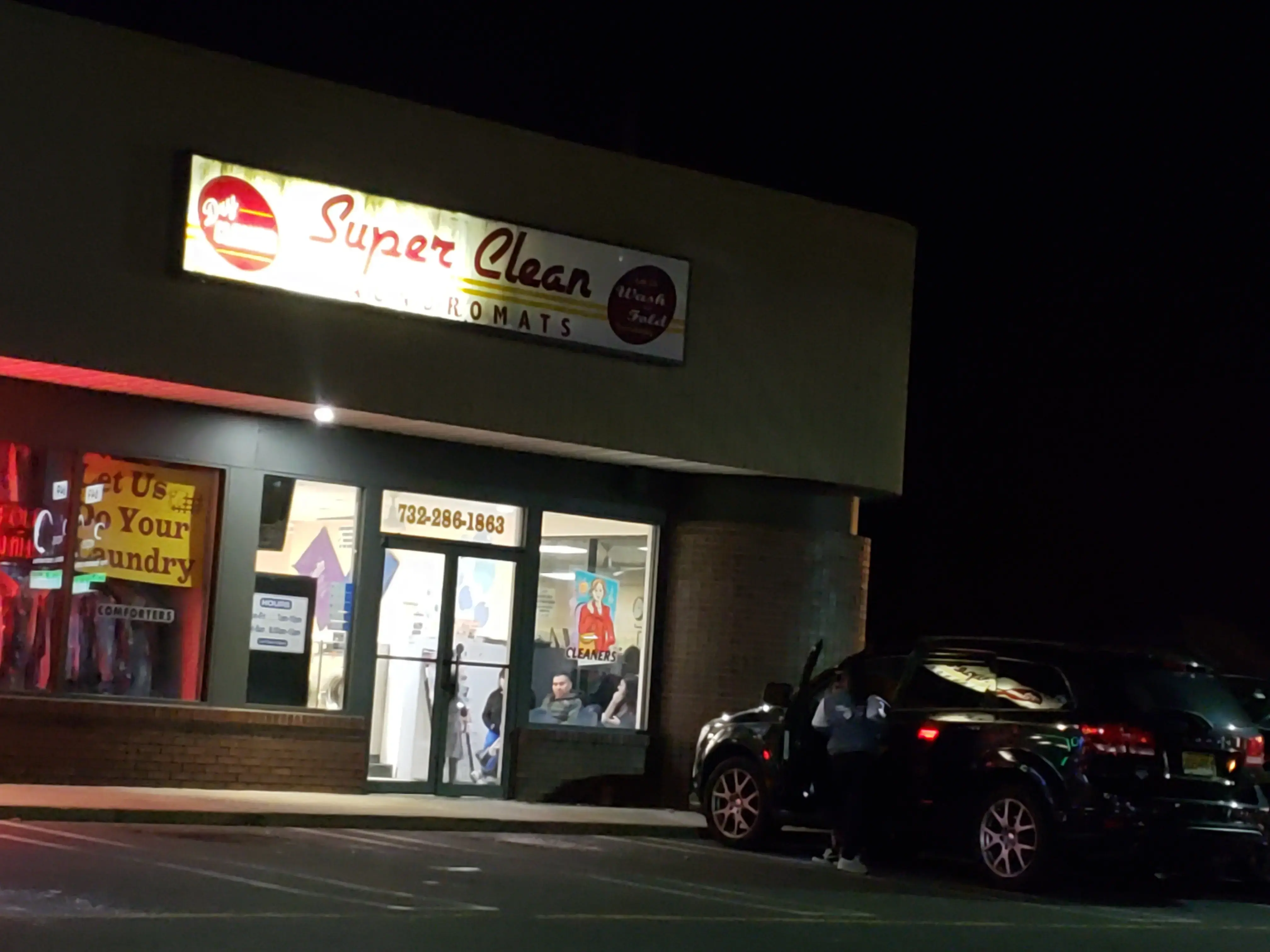 Super Clean Laundromats and Dry Cleaners - Image 9