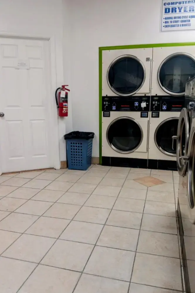 Super Clean Laundromats and Dry Cleaners thumbnail 13
