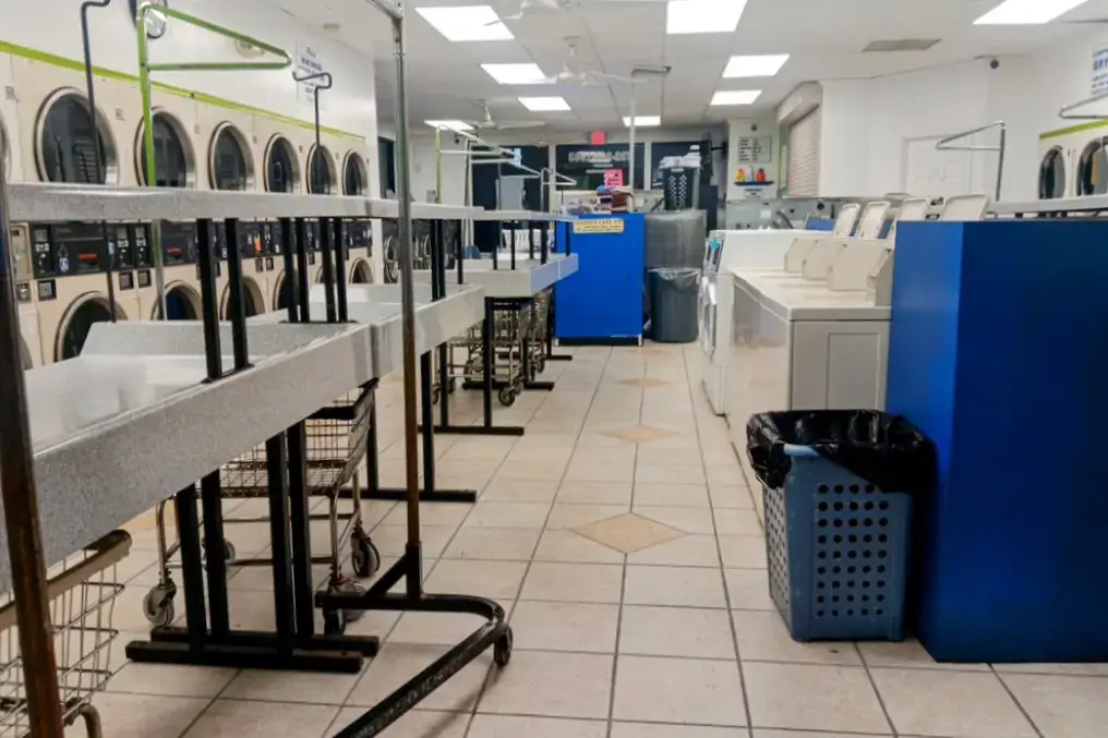 Super Clean Laundromats and Dry Cleaners - Image 3