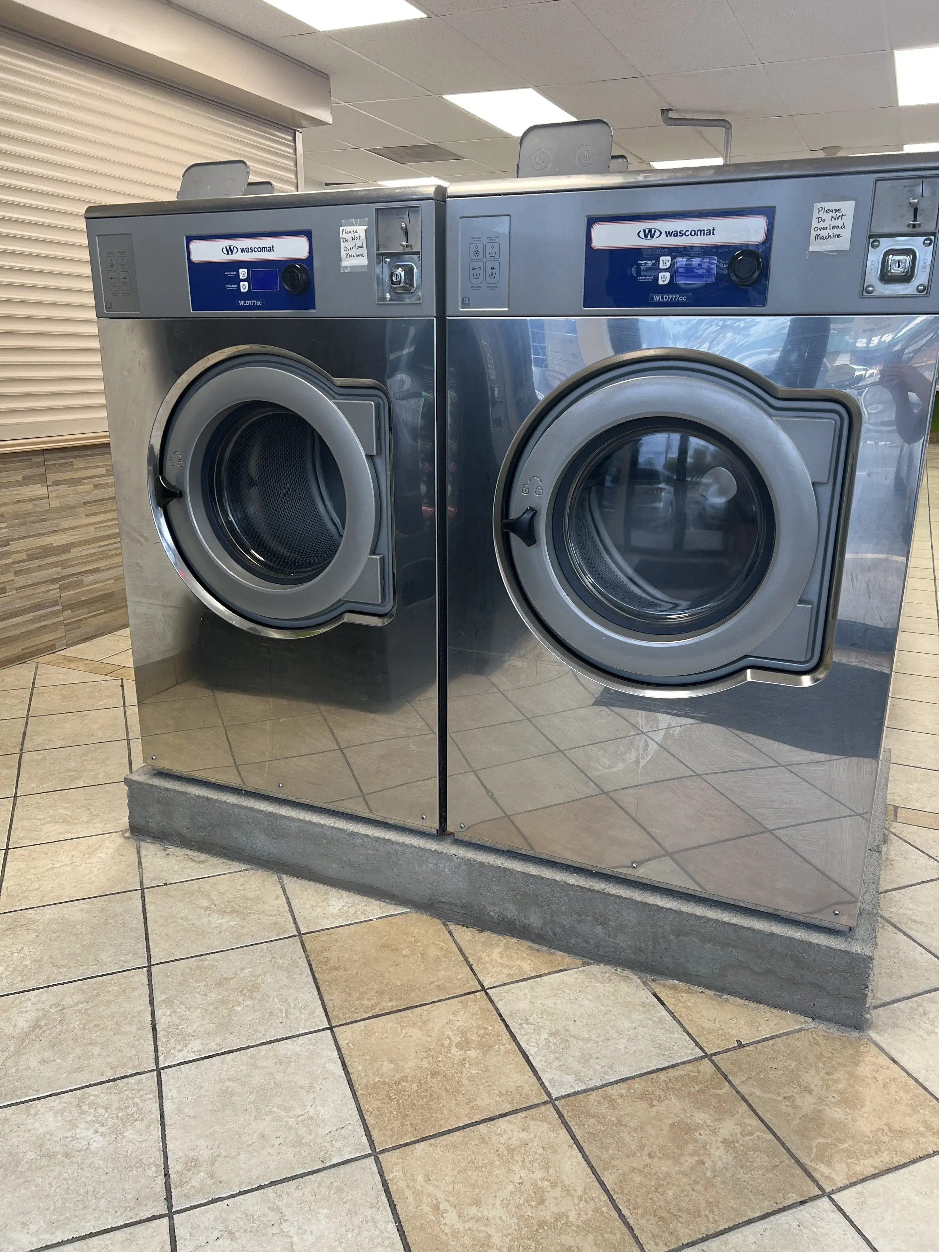 Super Clean Laundromats and Dry Cleaners - Image 2