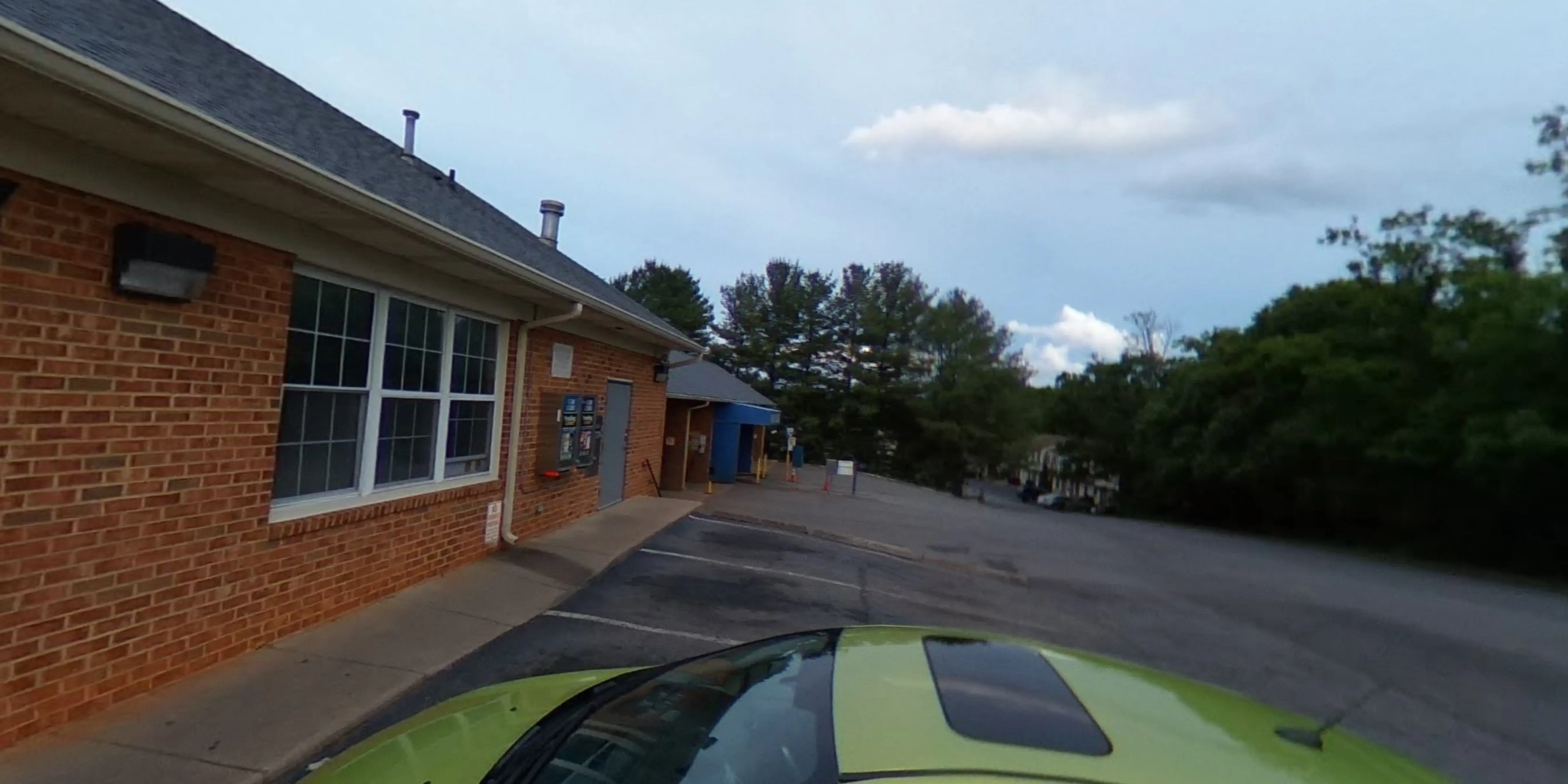 Super Clean Laundry & Car Wash - Image 8
