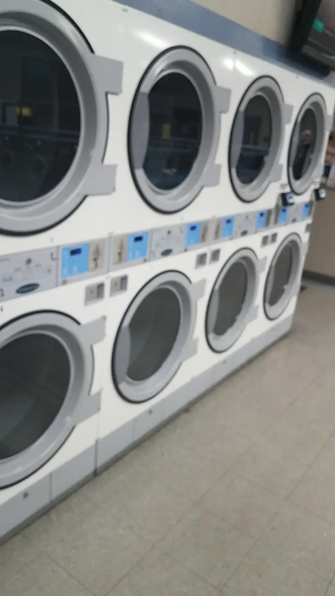 Super Clean Laundry & Car Wash - Image 10