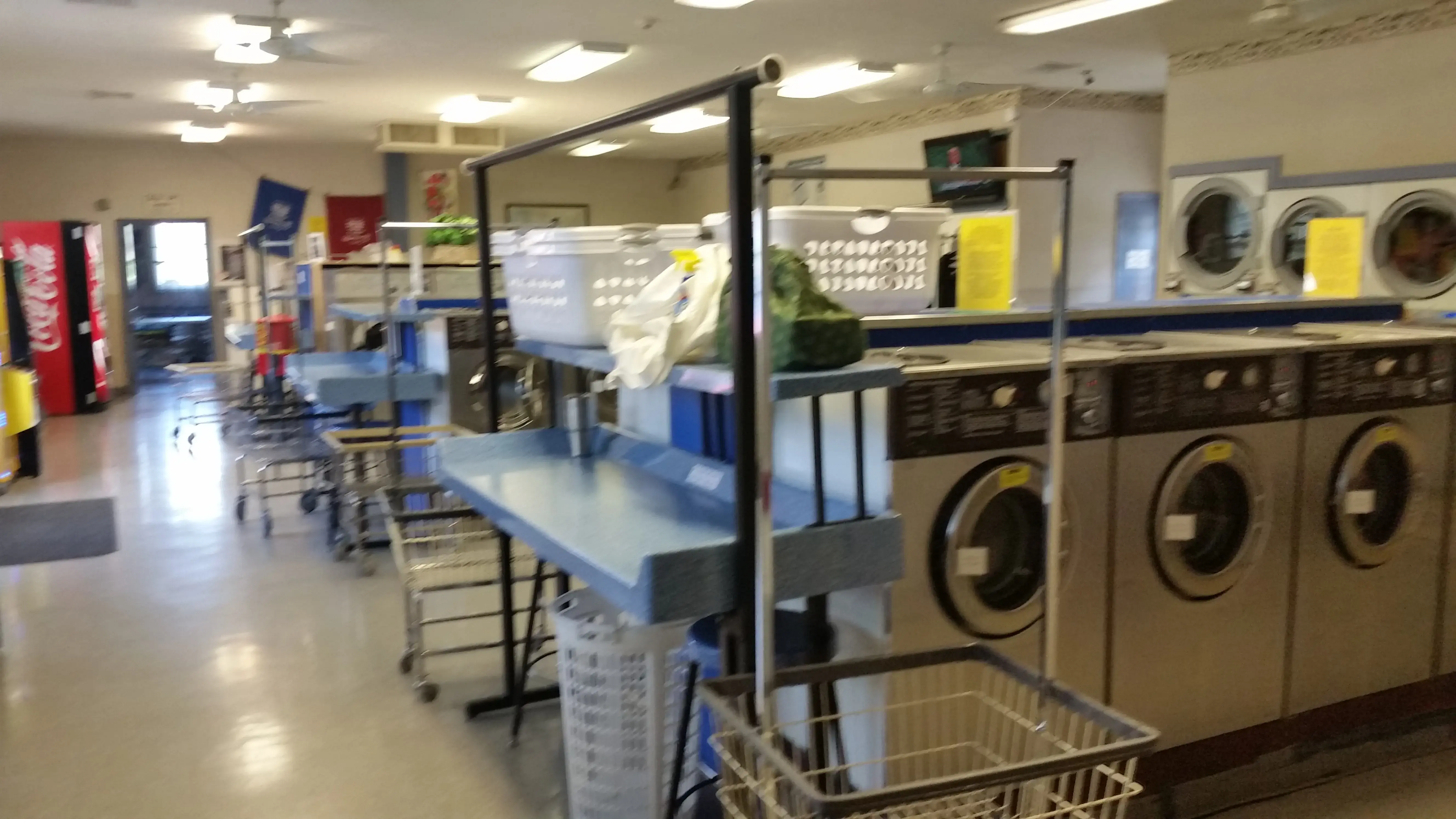 Super Clean Laundry & Car Wash thumbnail 12