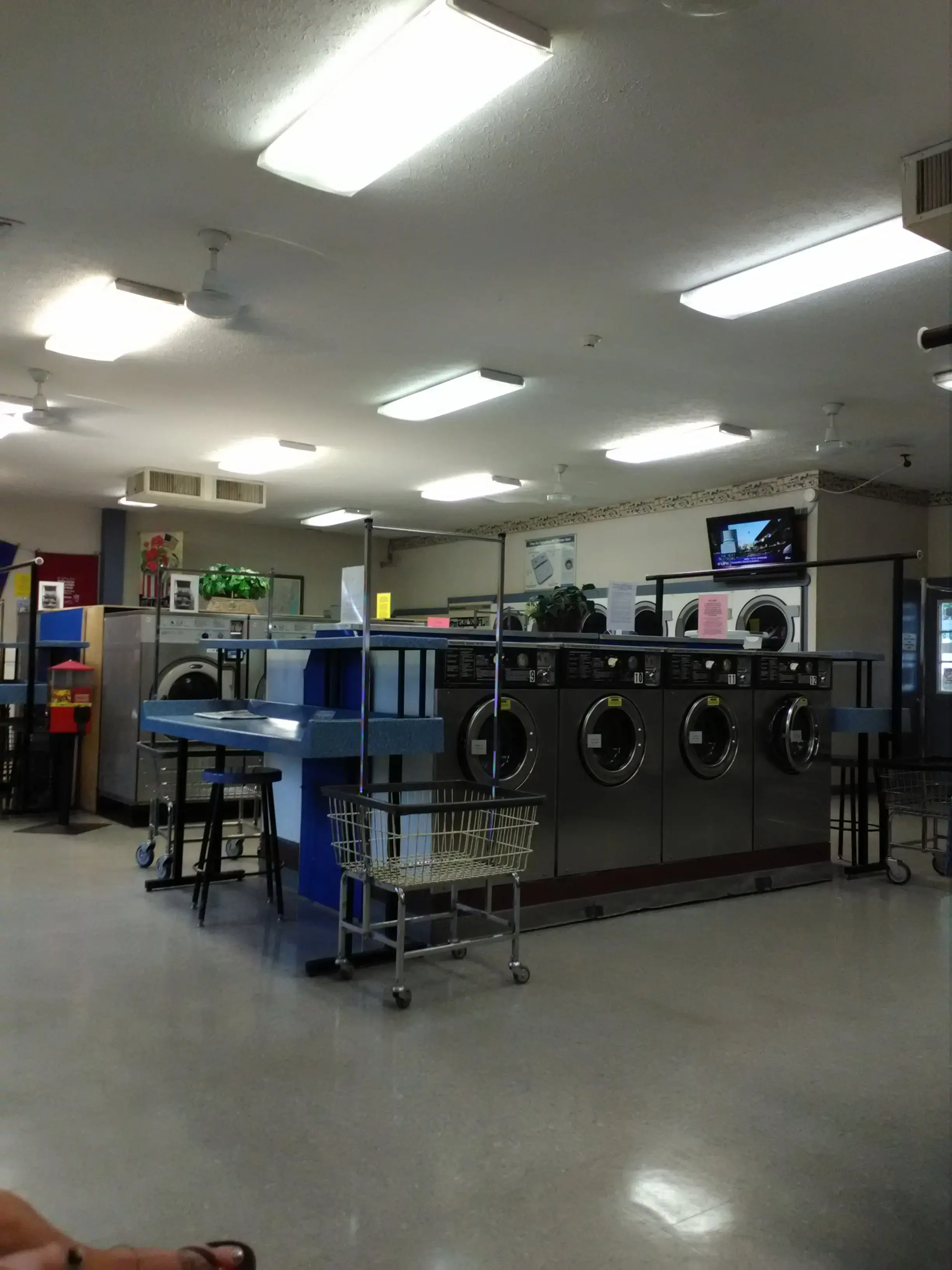Super Clean Laundry & Car Wash thumbnail 14