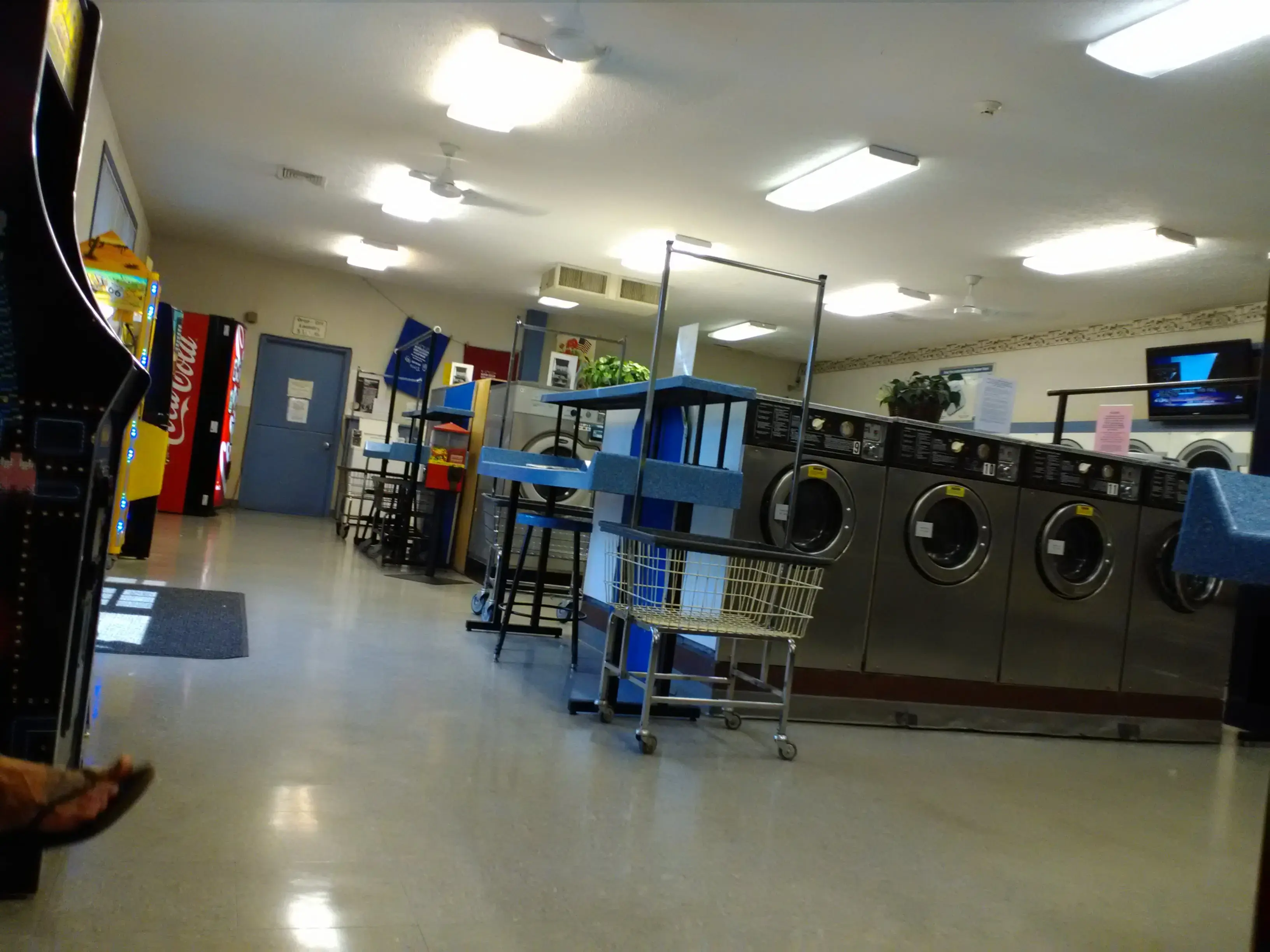 Super Clean Laundry & Car Wash - Image 13