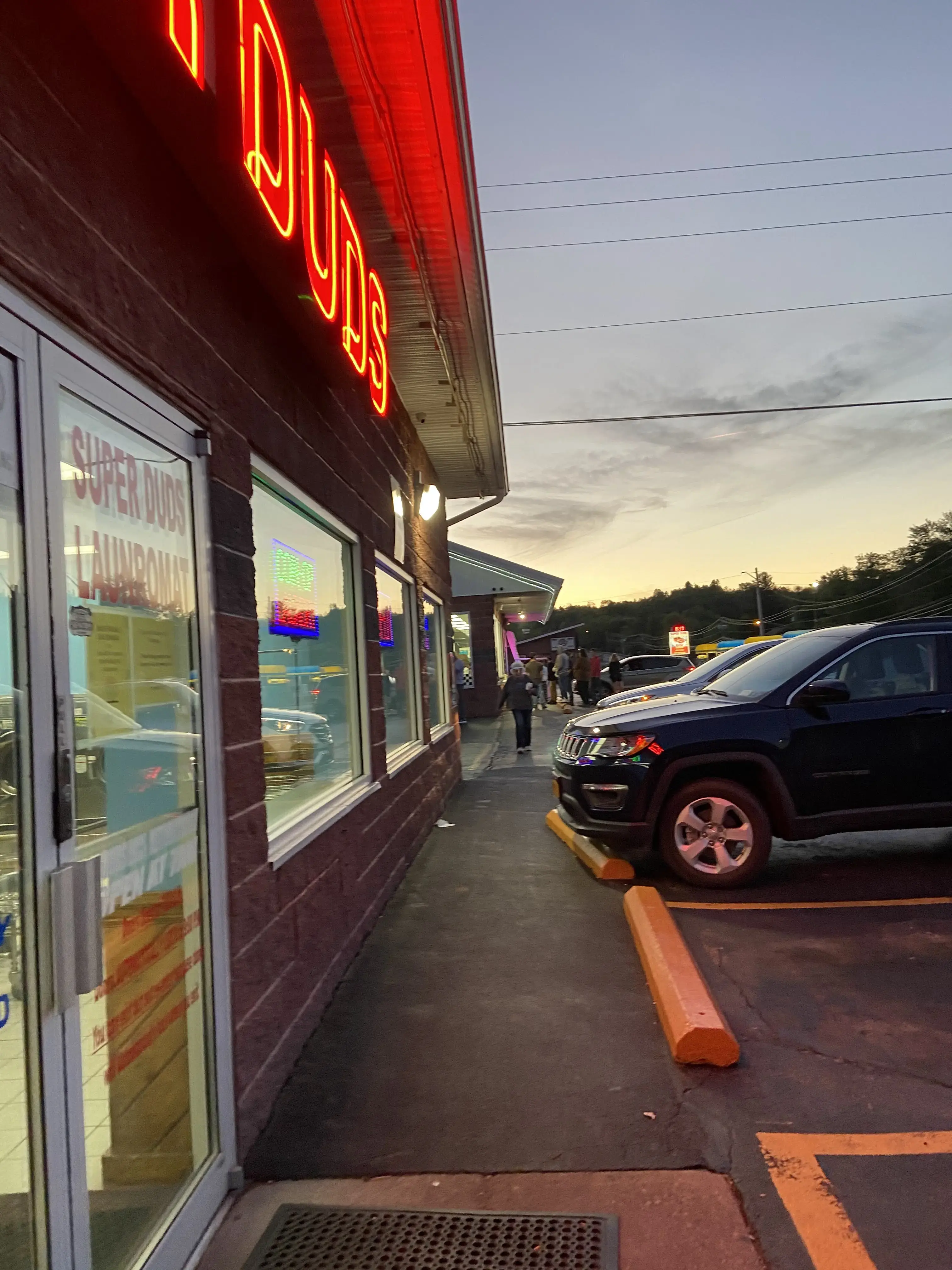 Super Duds Laundromat - Image 6