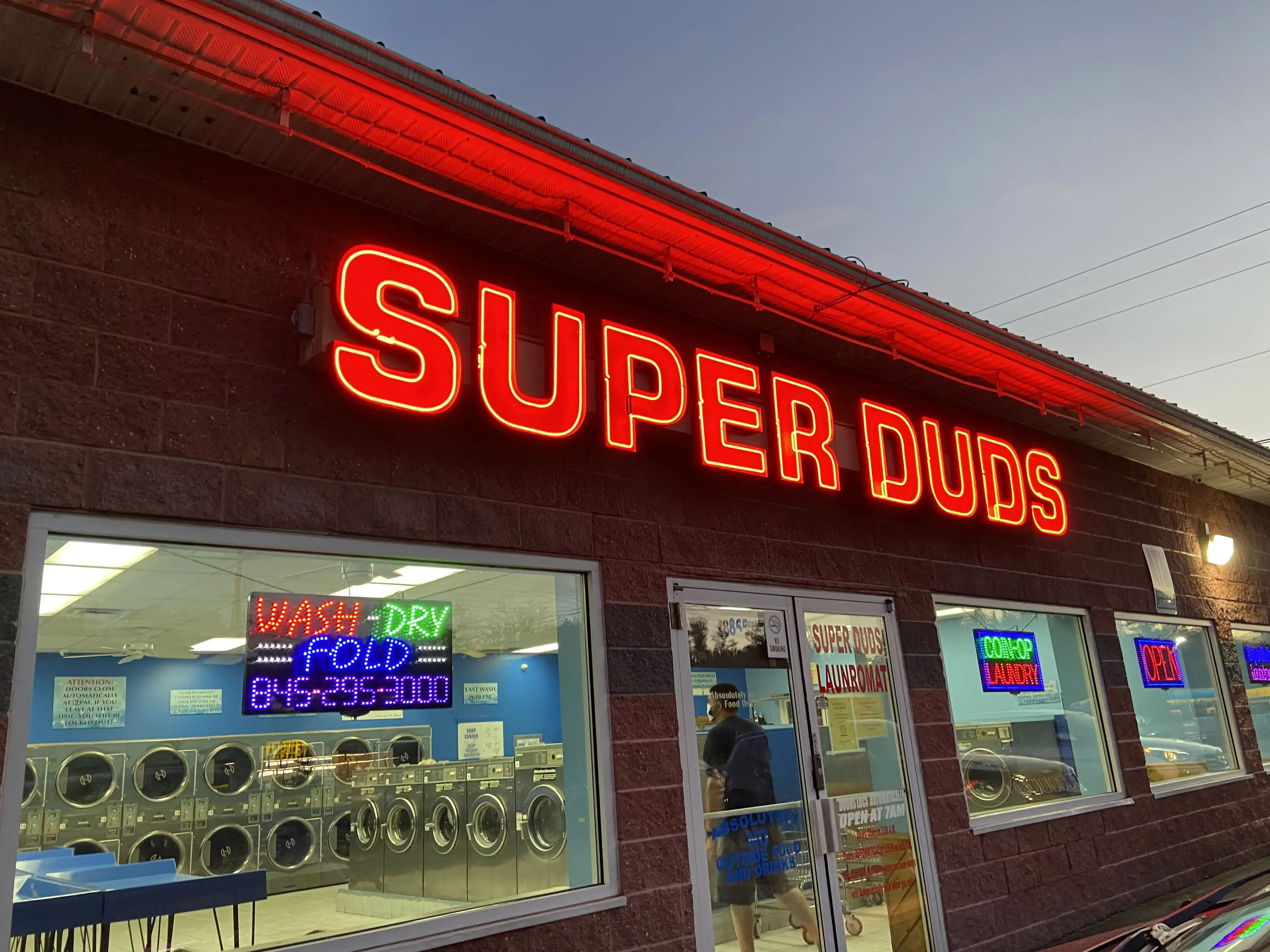 Super Duds Laundromat - Image 15