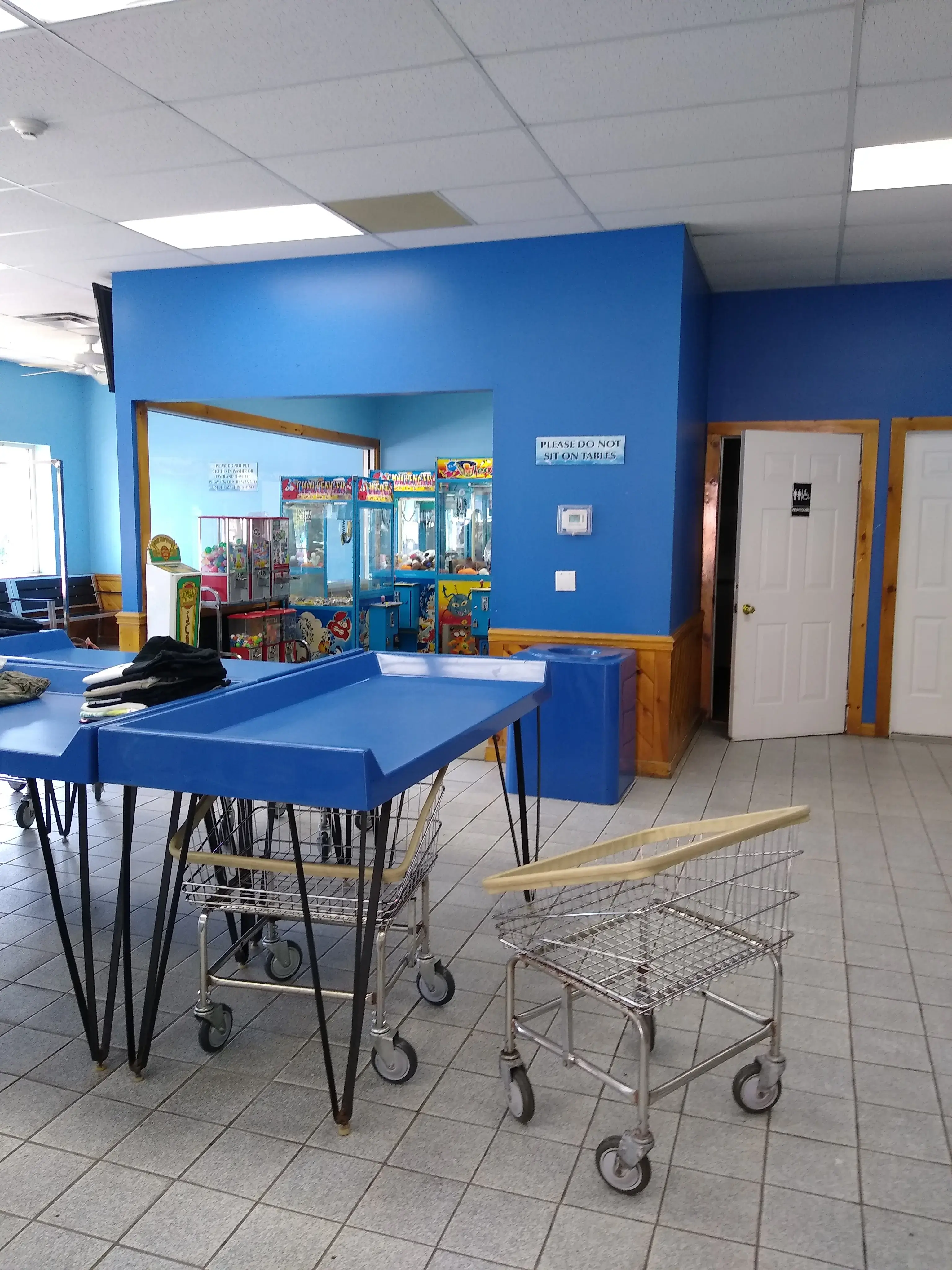 Super Duds Laundromat thumbnail 7