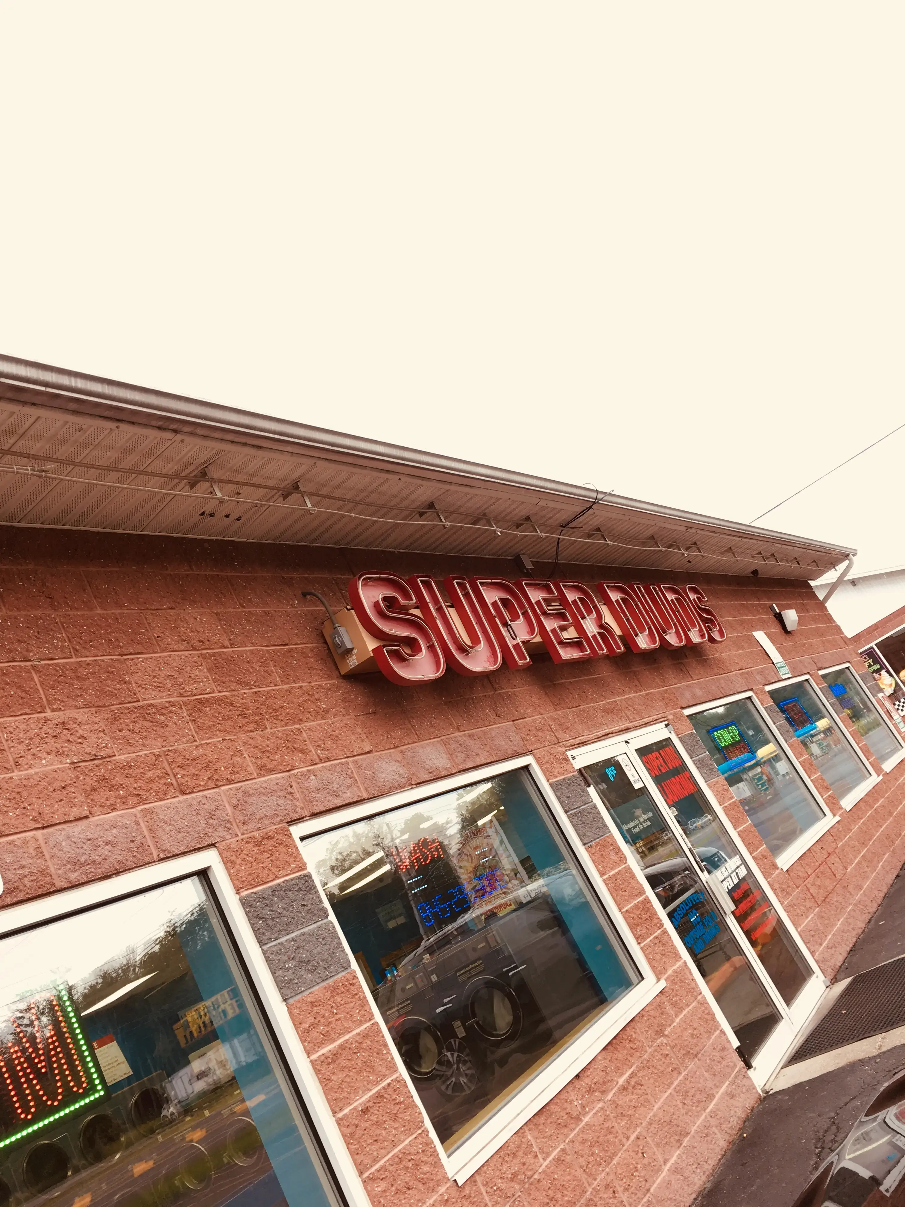 Super Duds Laundromat - Image 5