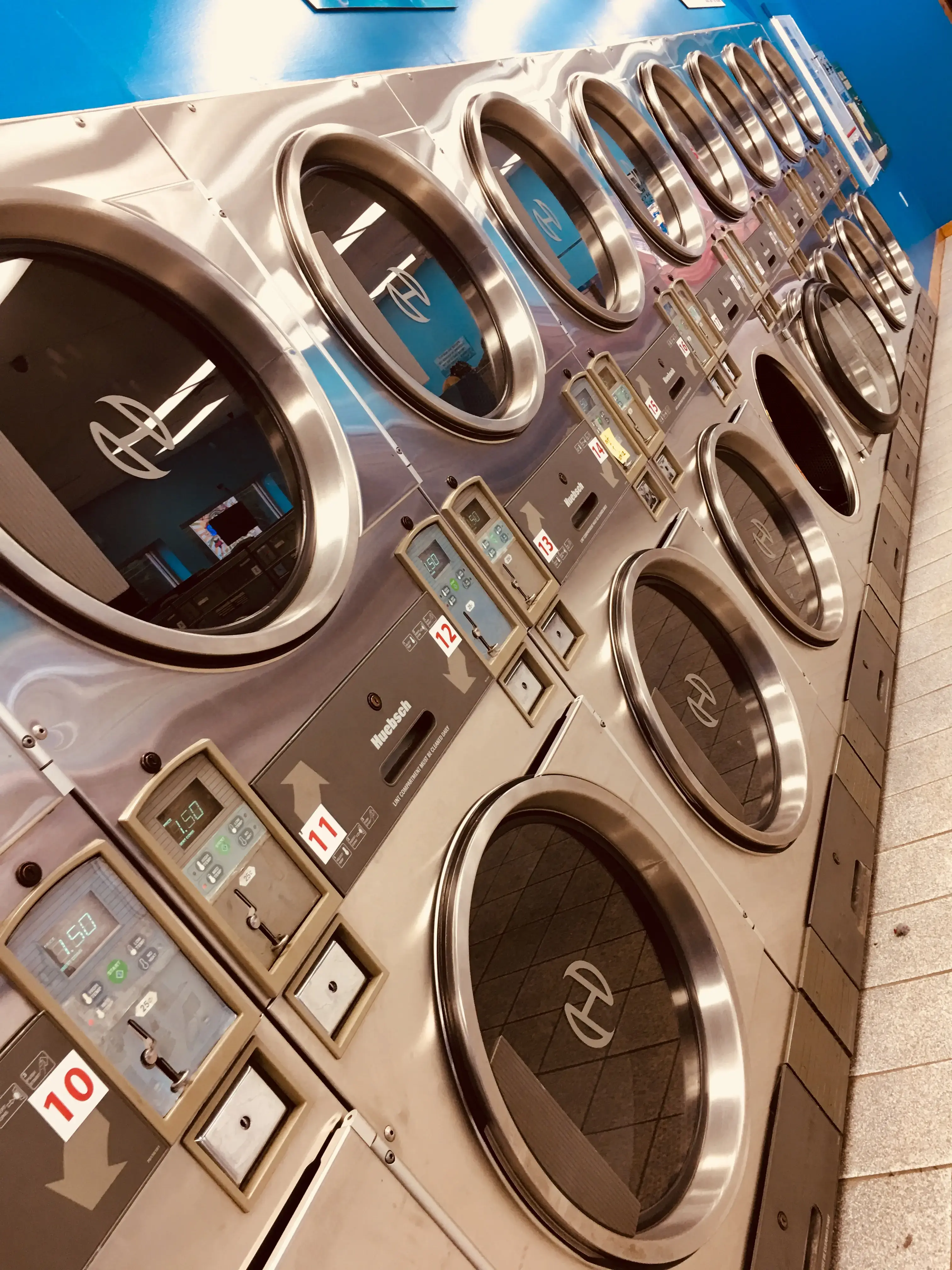 Super Duds Laundromat thumbnail 9