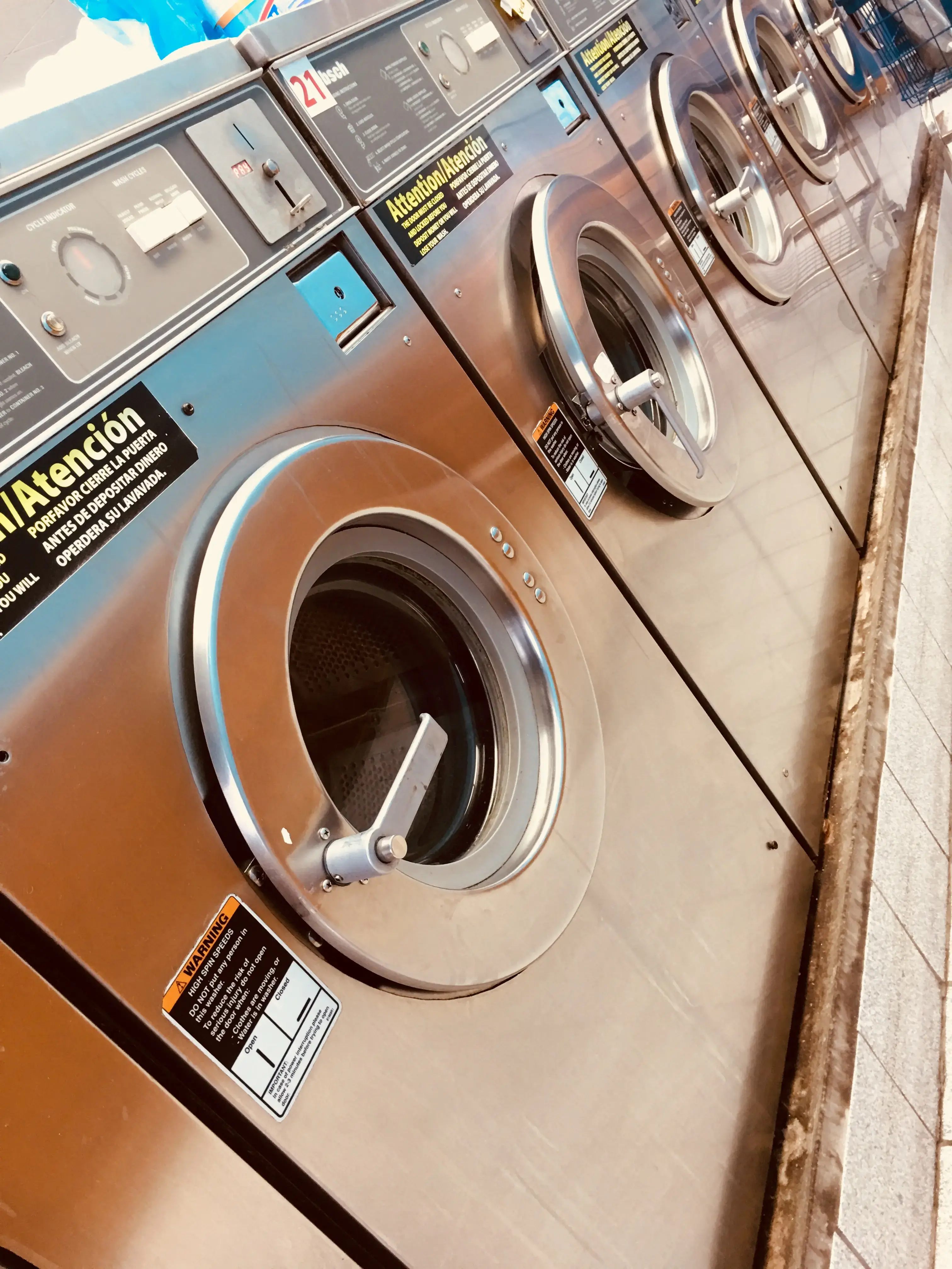 Super Duds Laundromat thumbnail 8