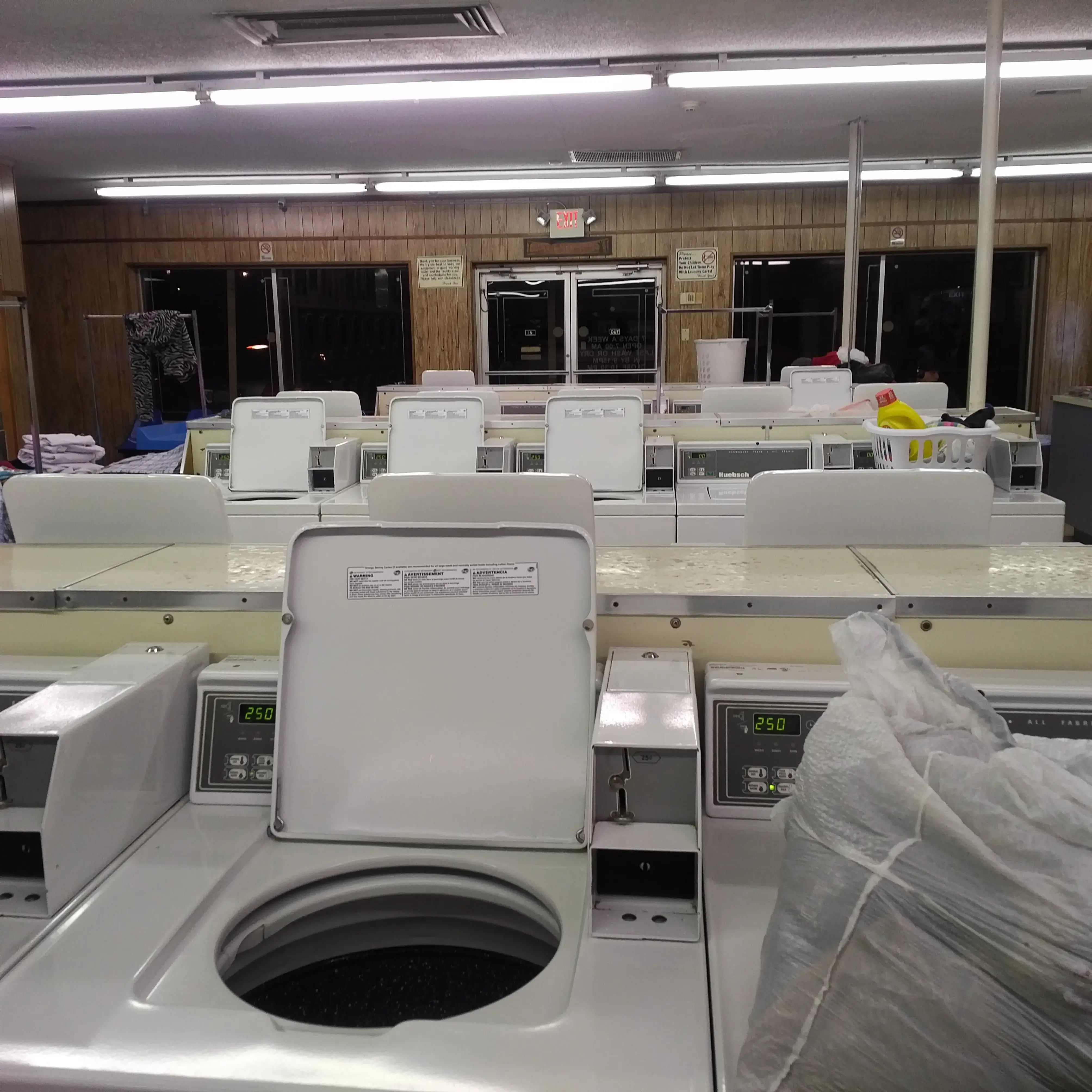 Super Kleen Laundromat - Image 12