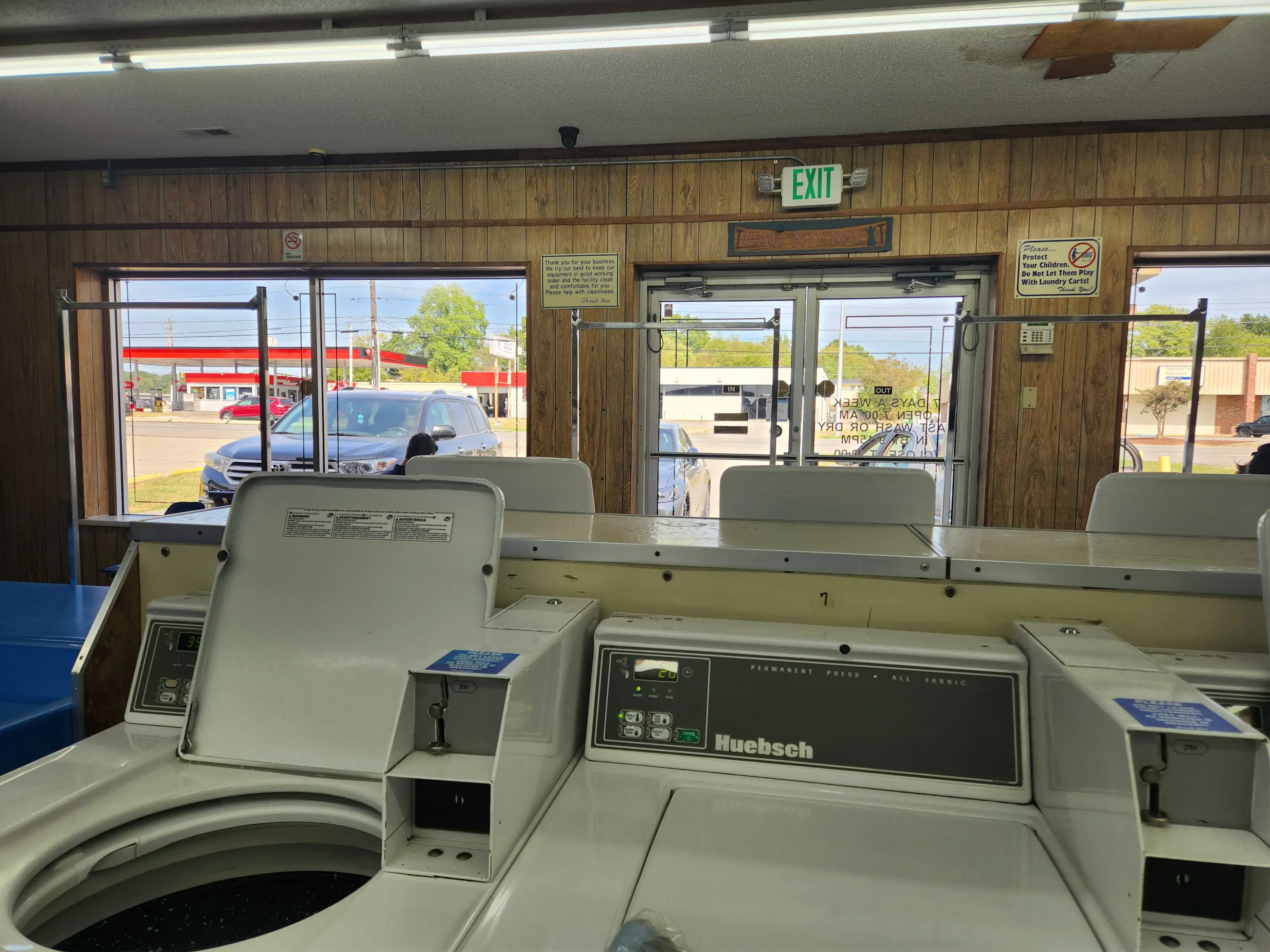Super Kleen Laundromat - Image 19