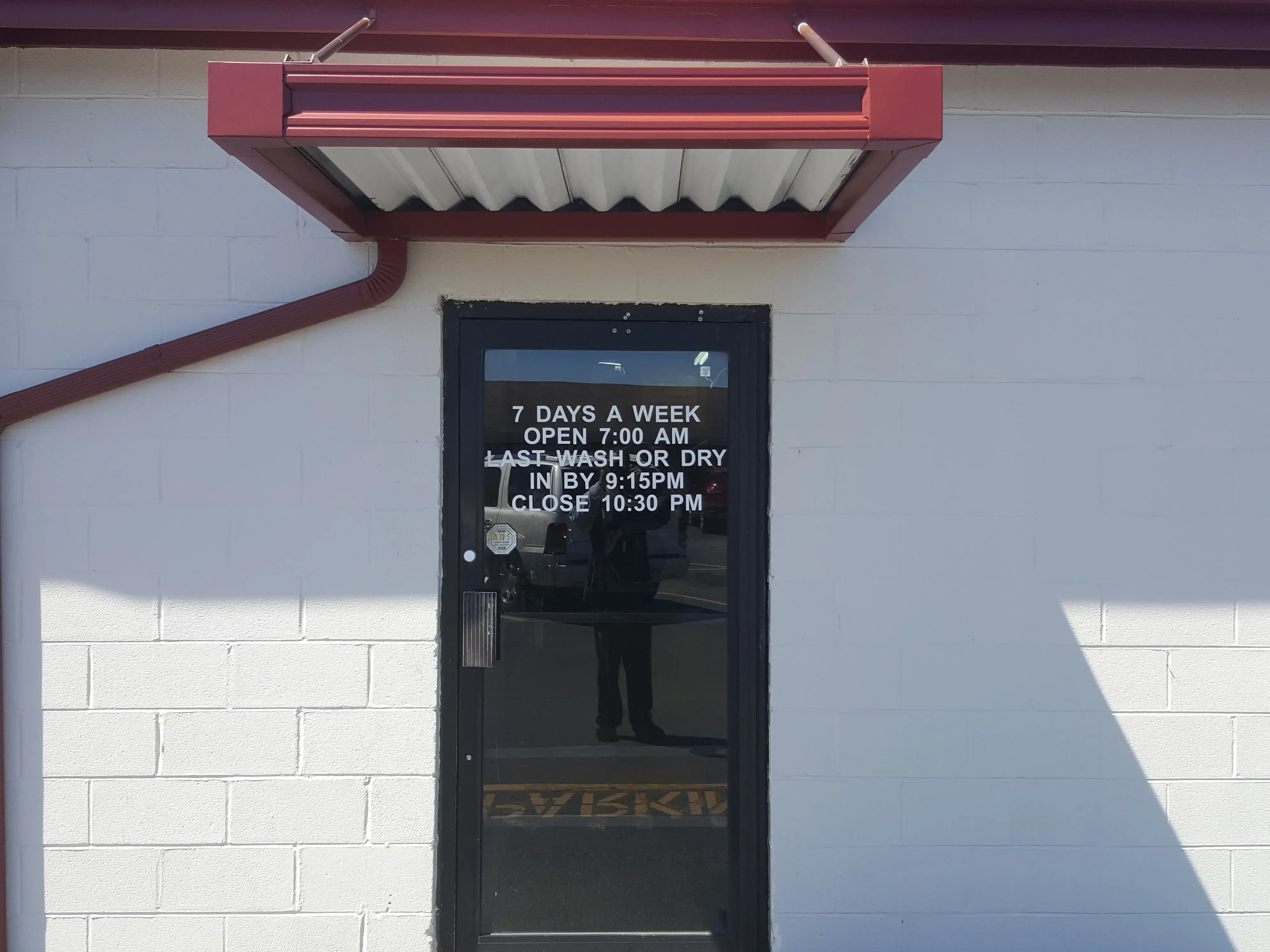 Super Kleen Laundromat - Image 20