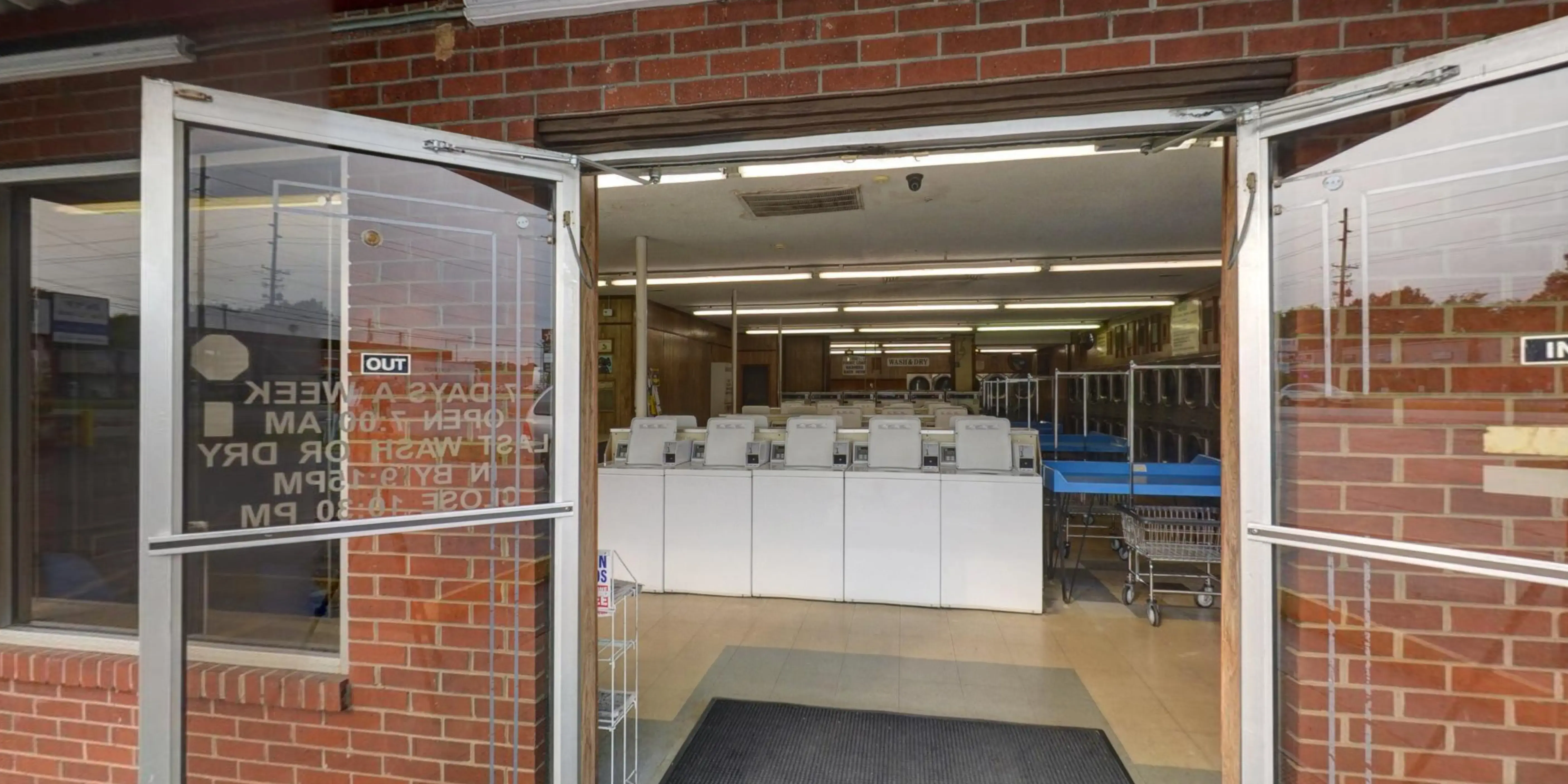 Super Kleen Laundromat - Image 18