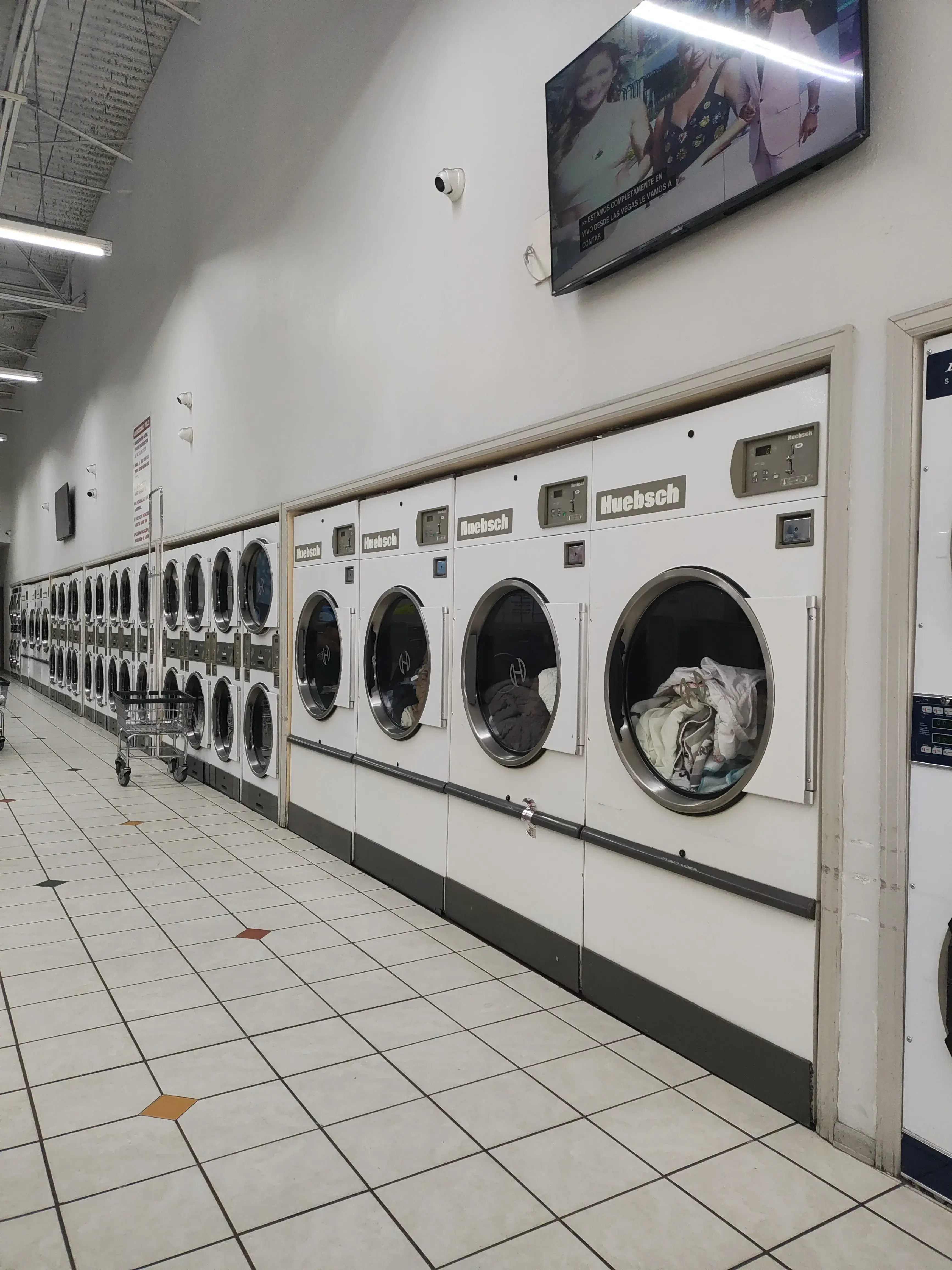 Super laundromat location