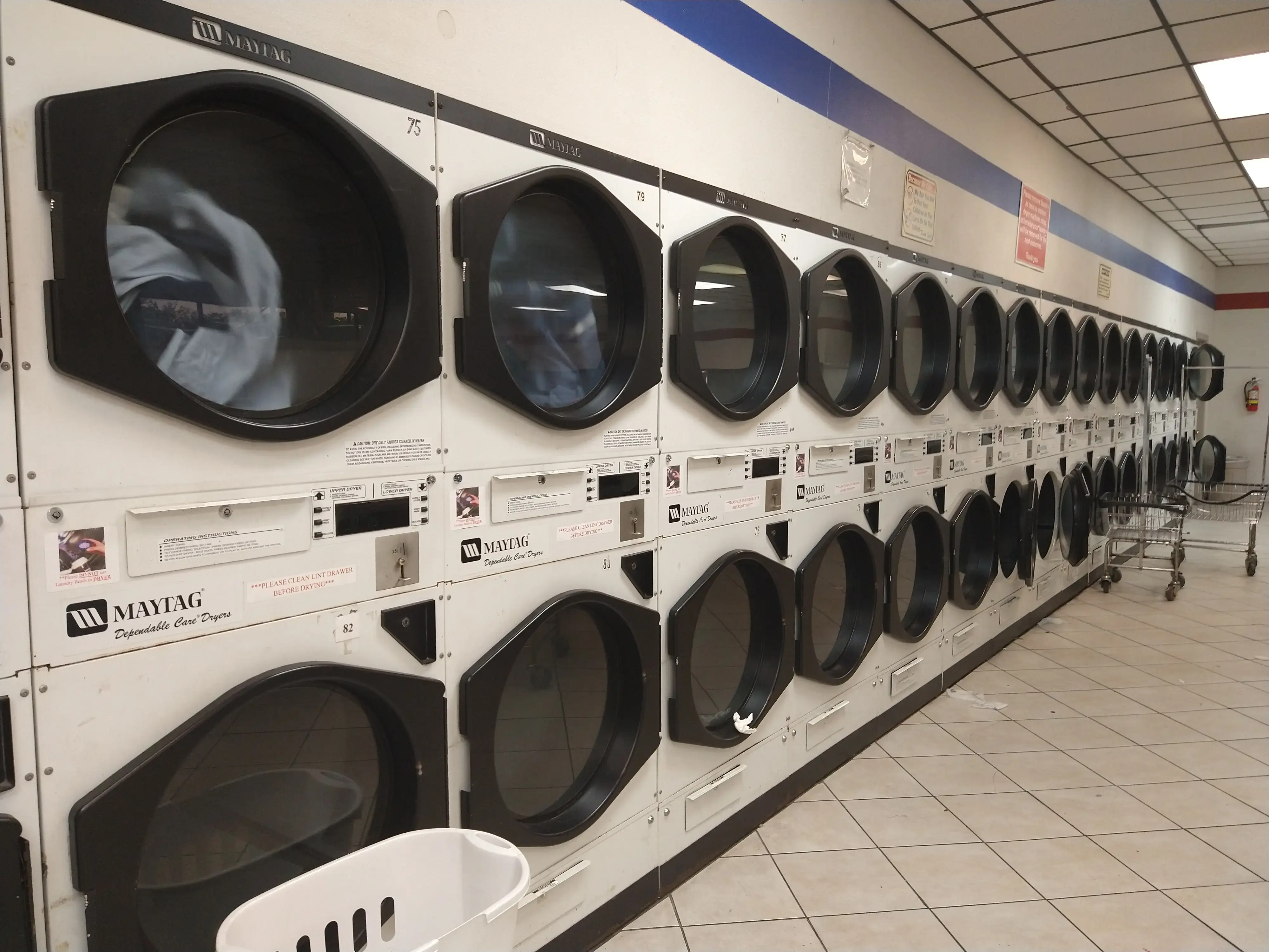 Super Laundromat - Image 10