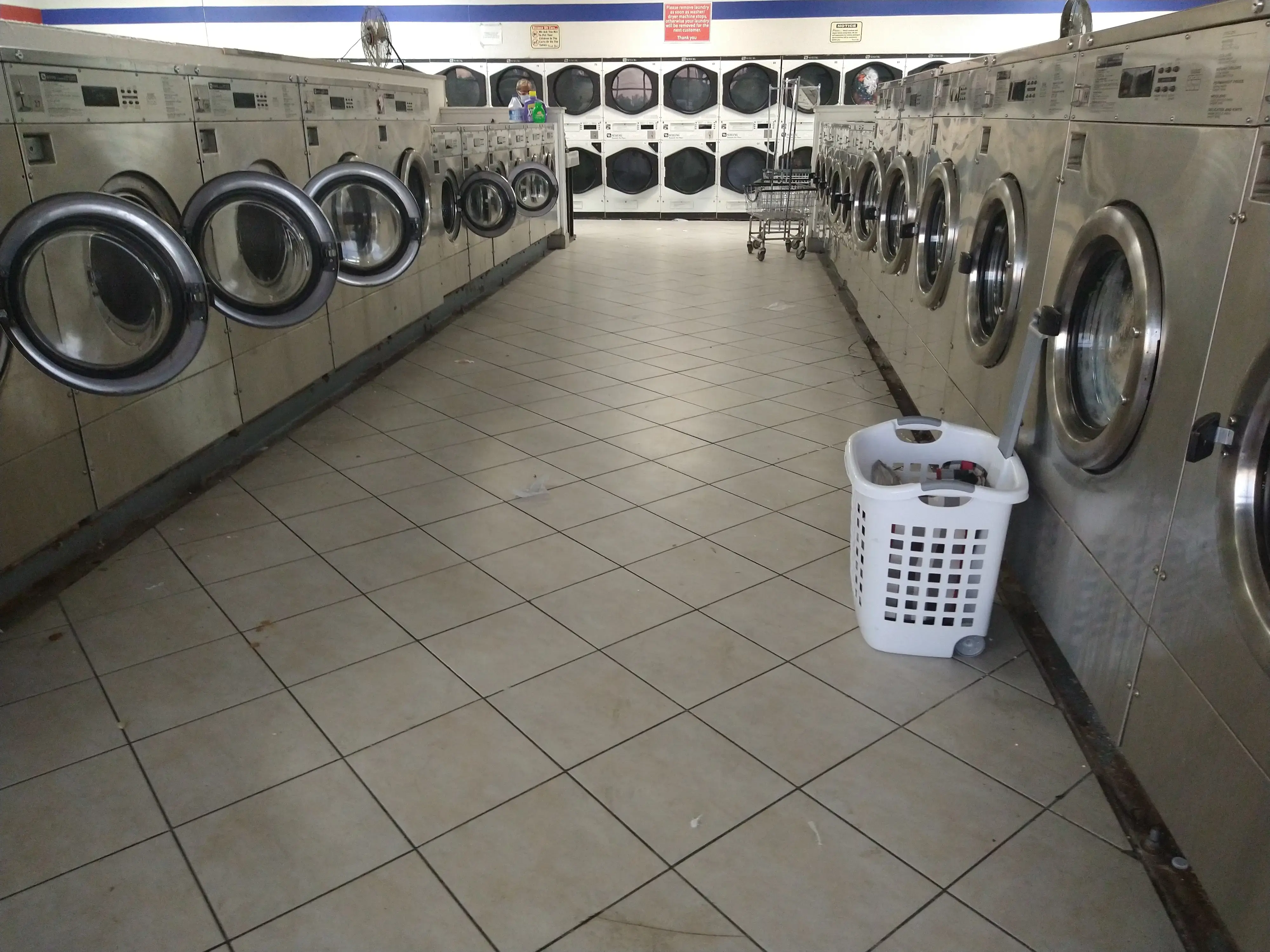 Super Laundromat - Image 13