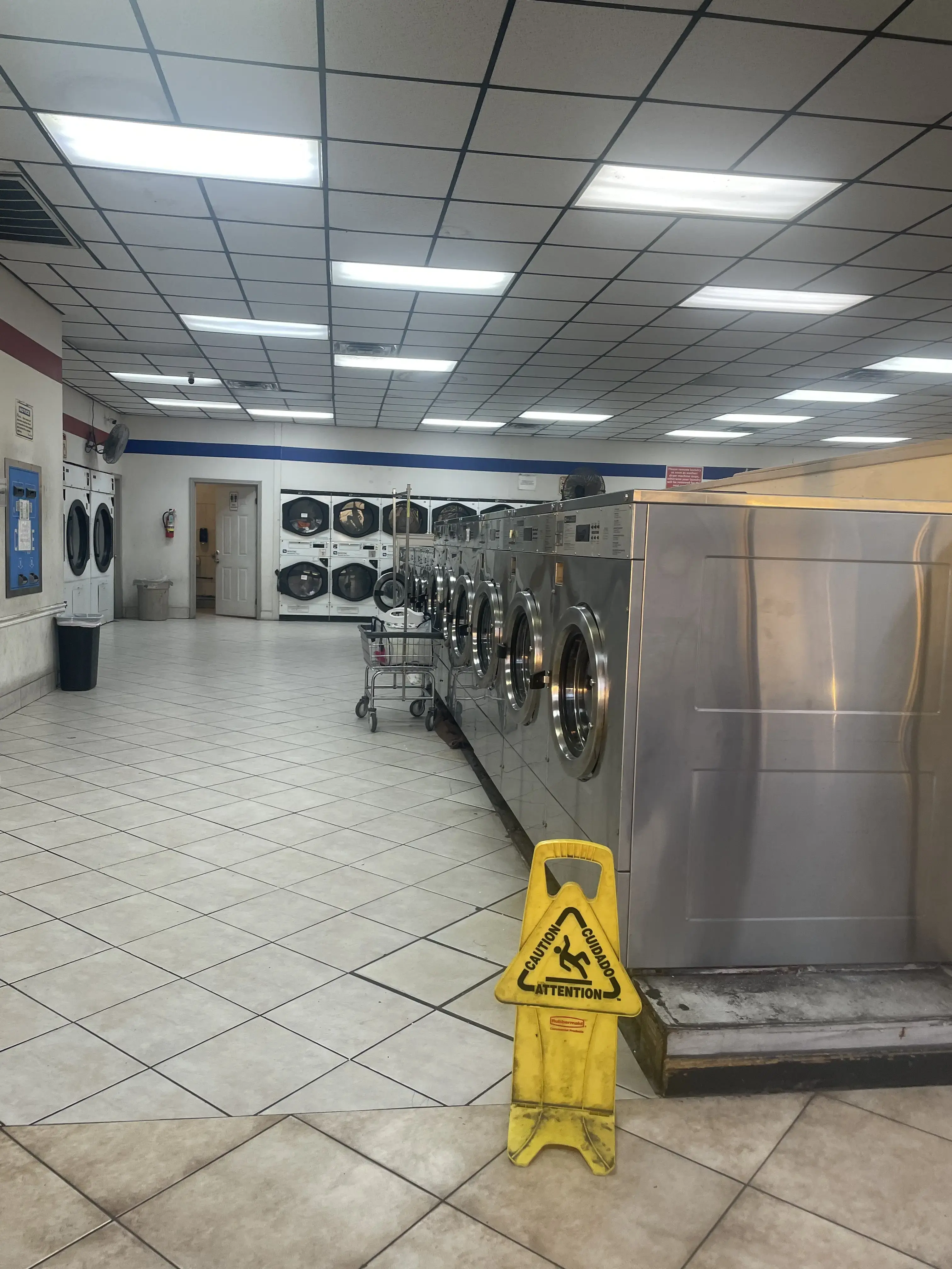 Super Laundromat - Image 3