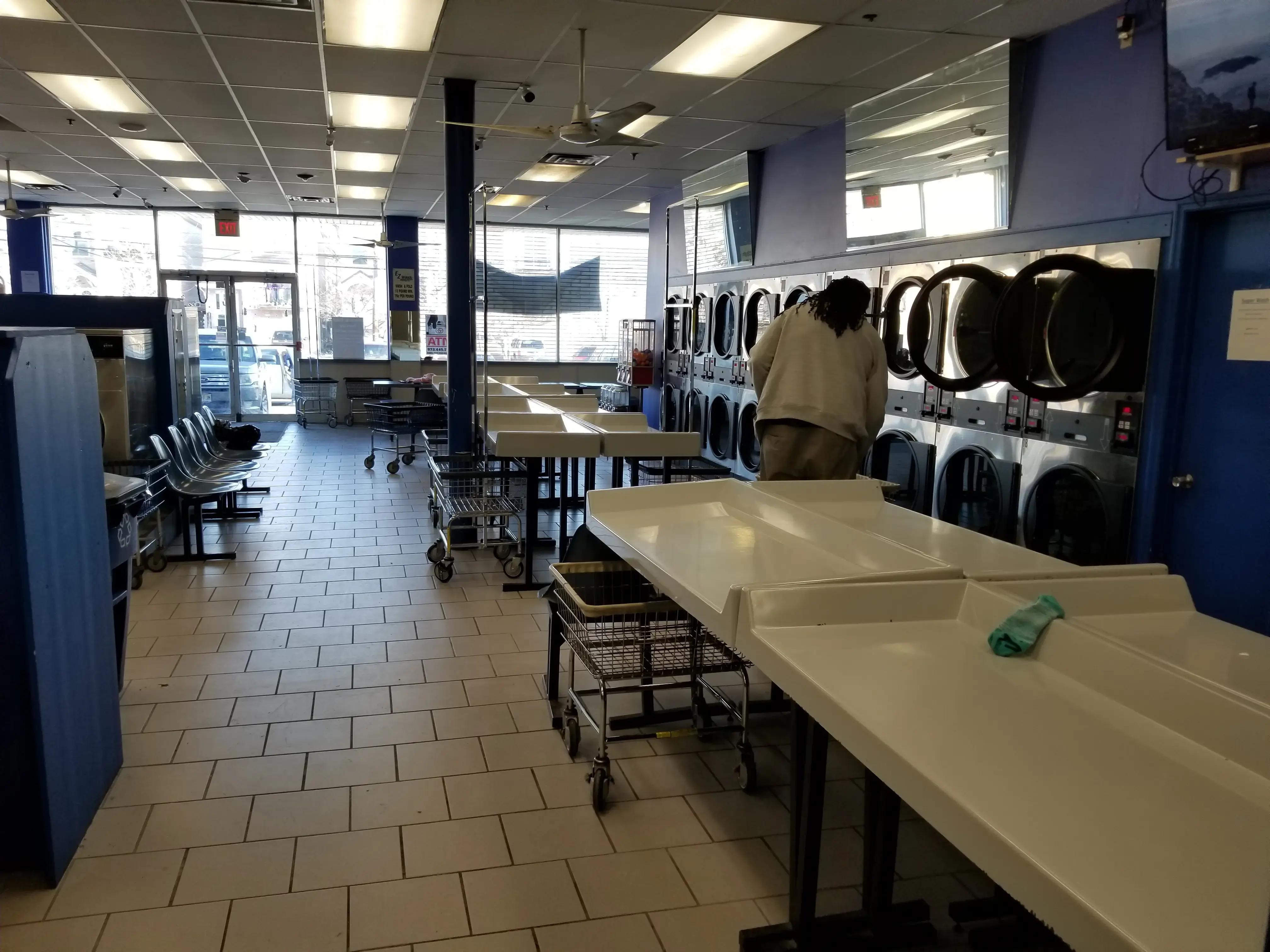 Super Laundromat - Image 3