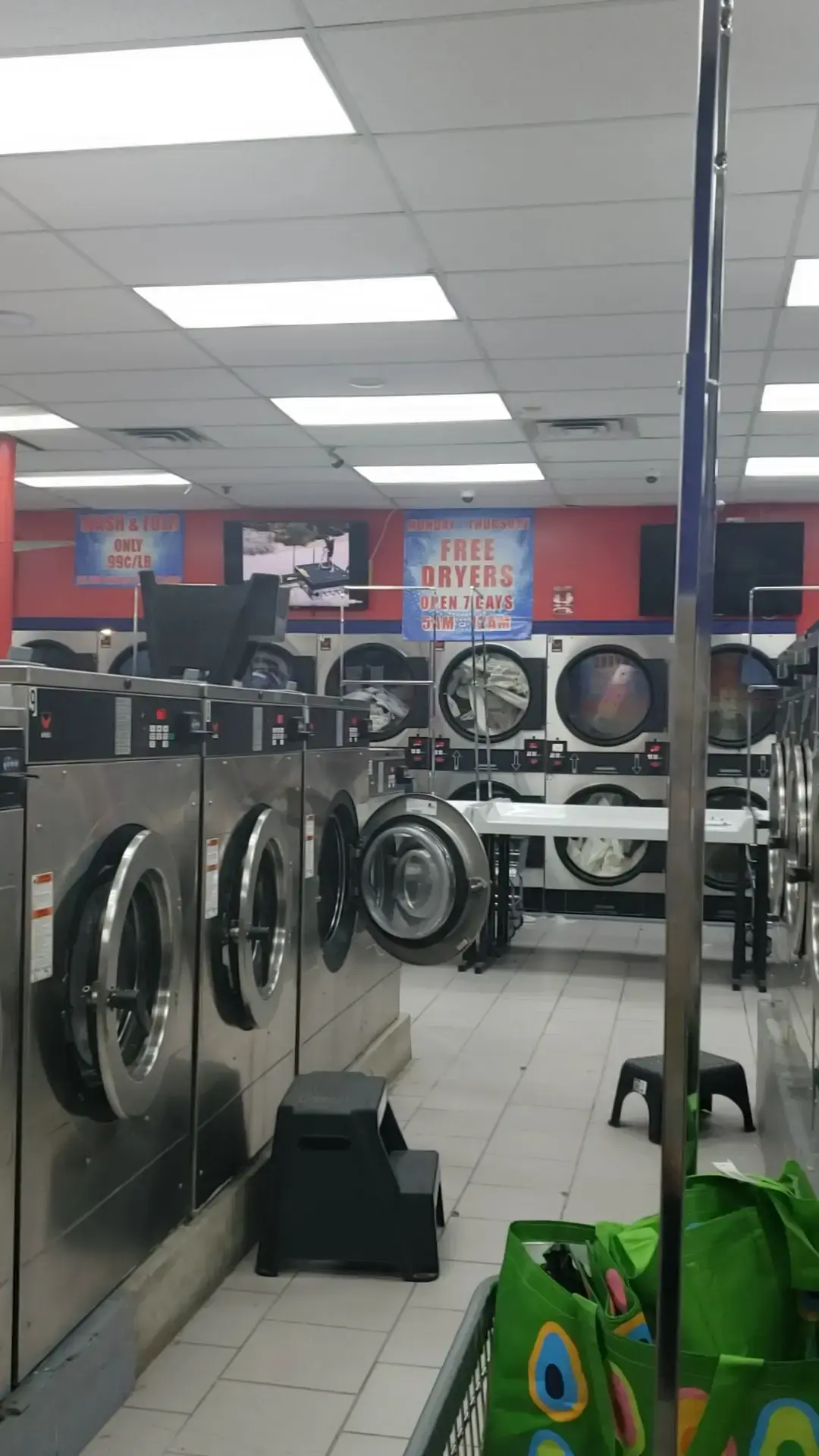 Super Laundromat - Image 17