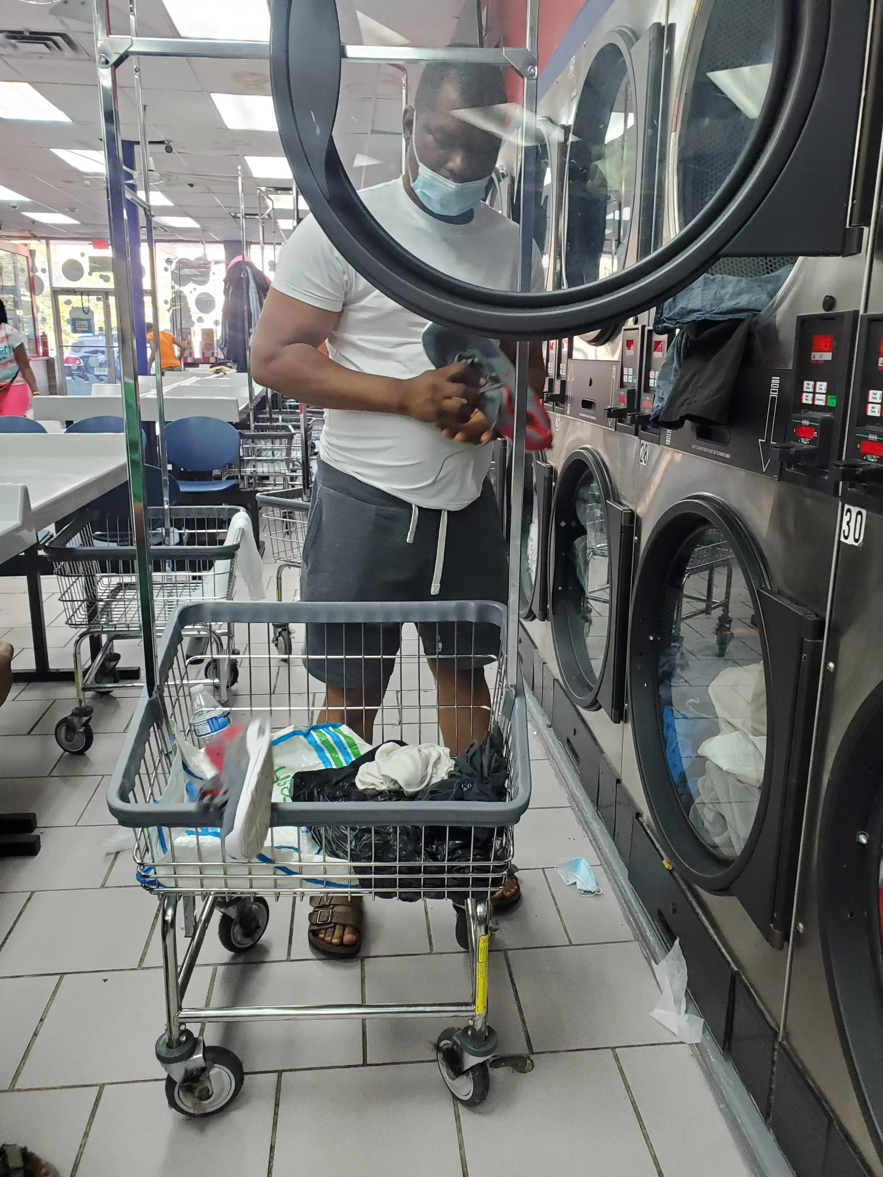 Super Laundromat - Image 6