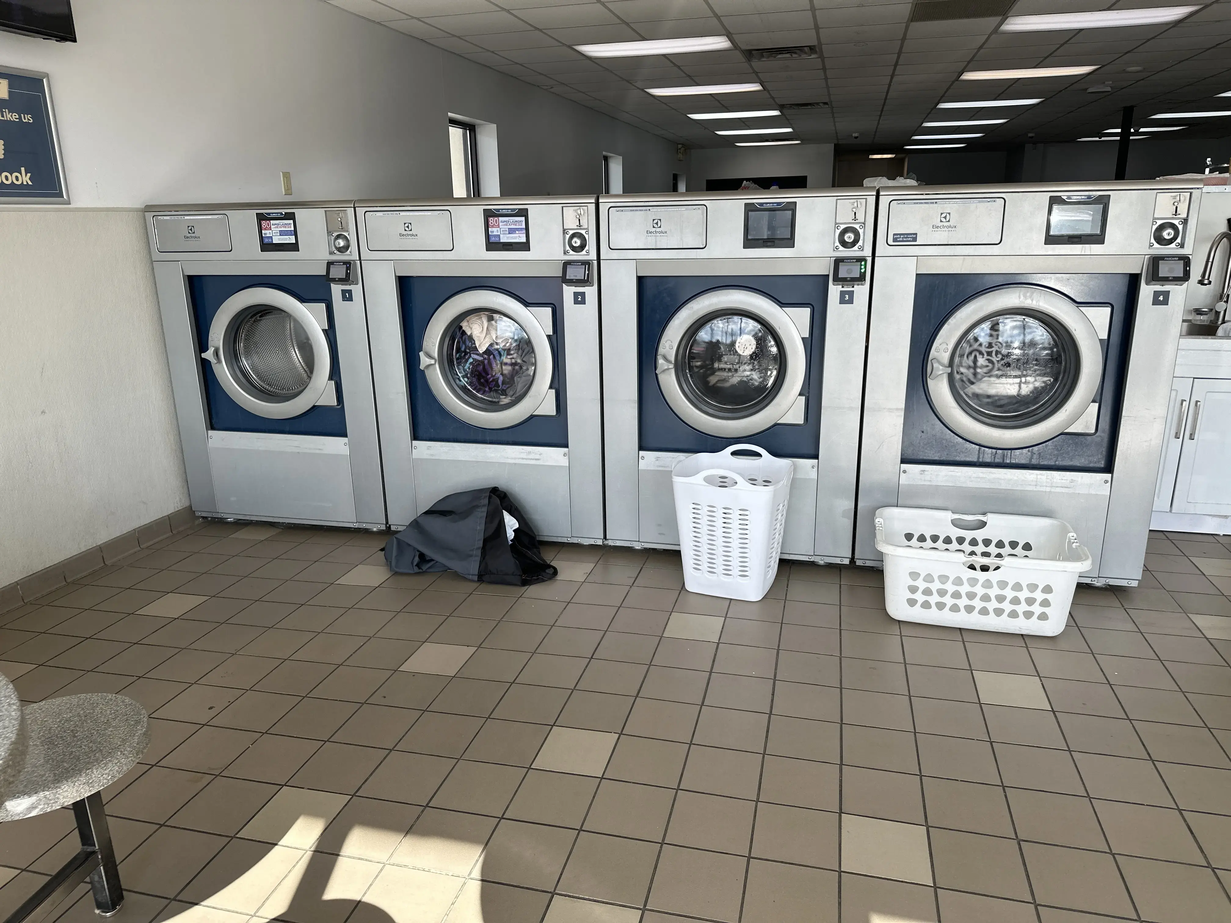 Super Laundry Express - Image 2
