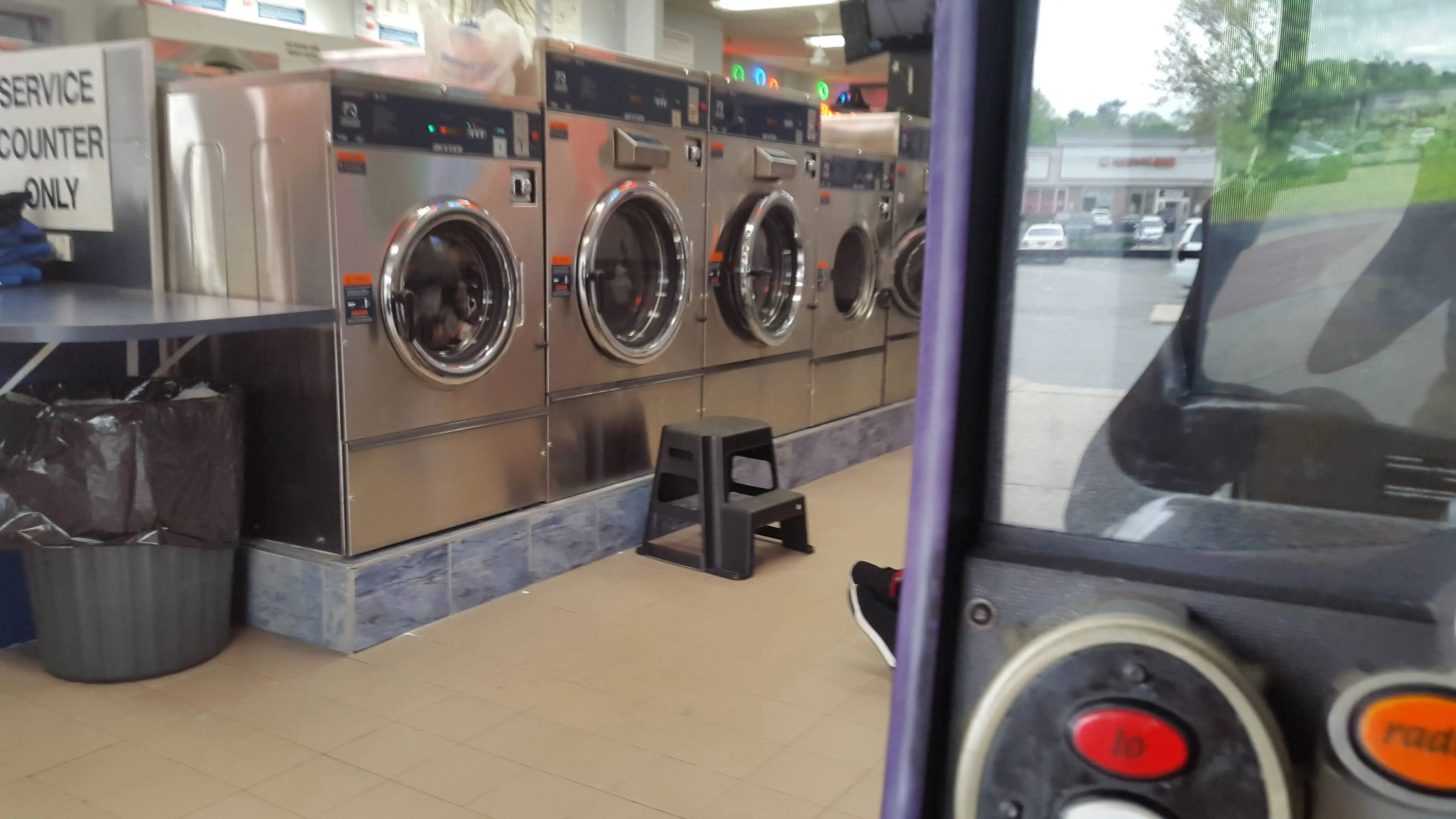 Super Laundry of Glen Cove Inc - Image 5