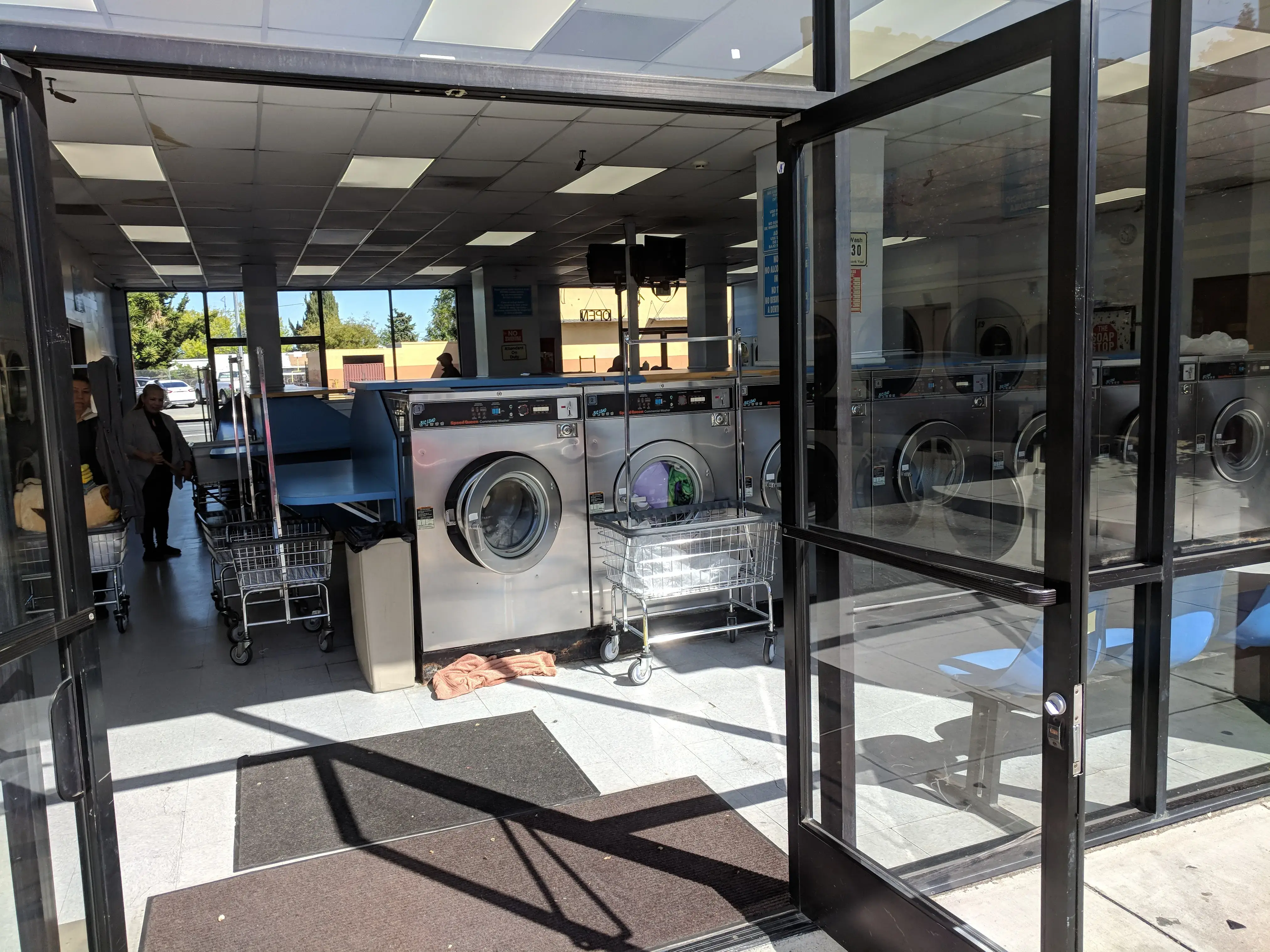 Super Laundry - Image 5