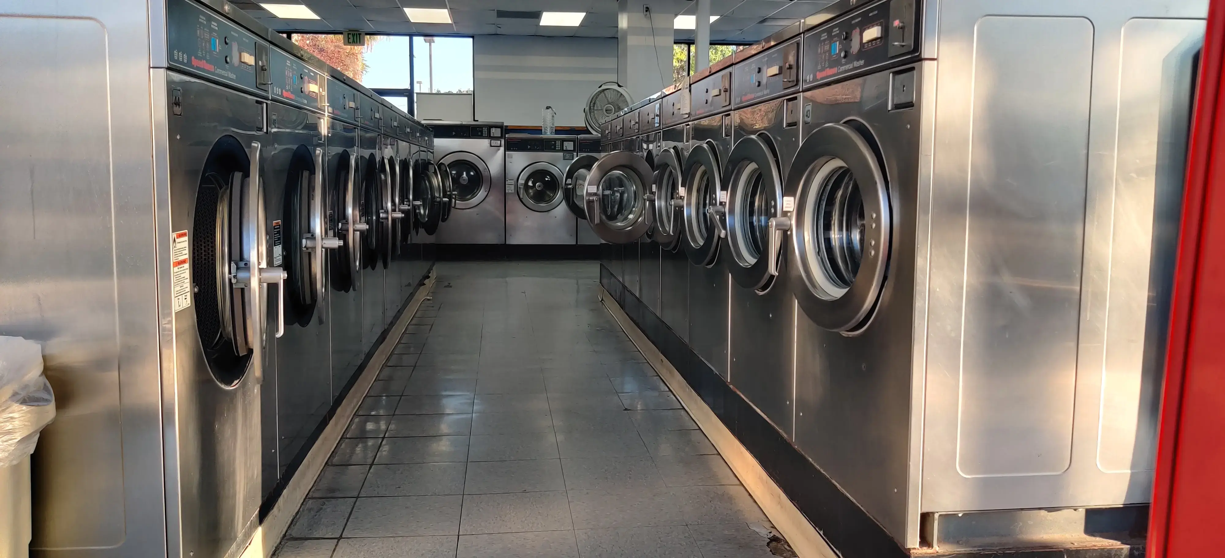 Super Laundry - Image 20