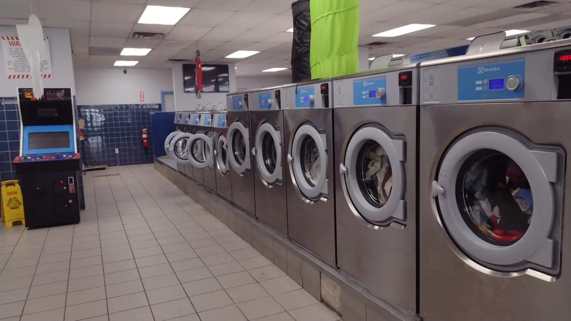 Super Saver Free Dry Laundromat thumbnail 1