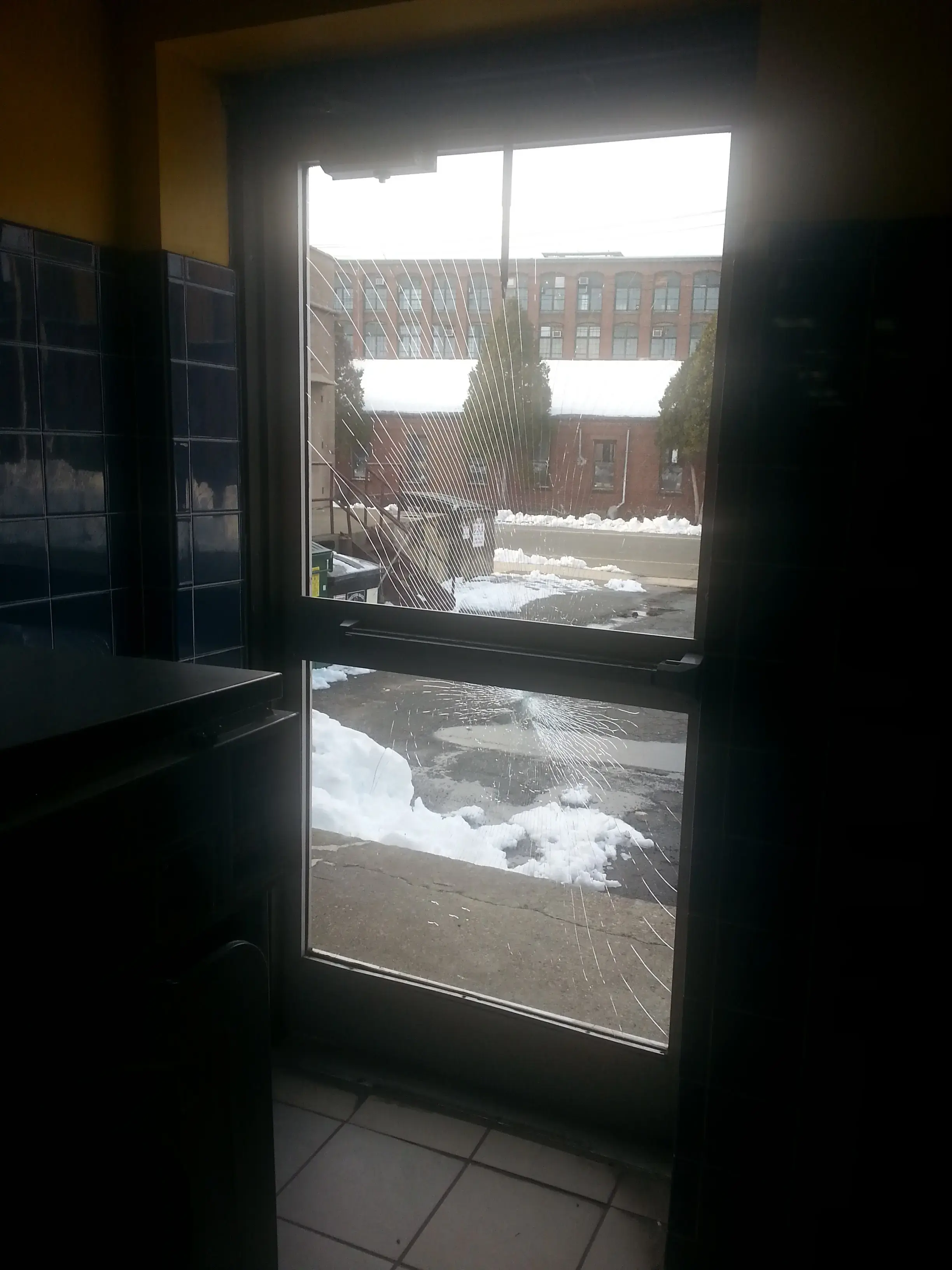 Super Saver Free Dry Laundromat - Image 10