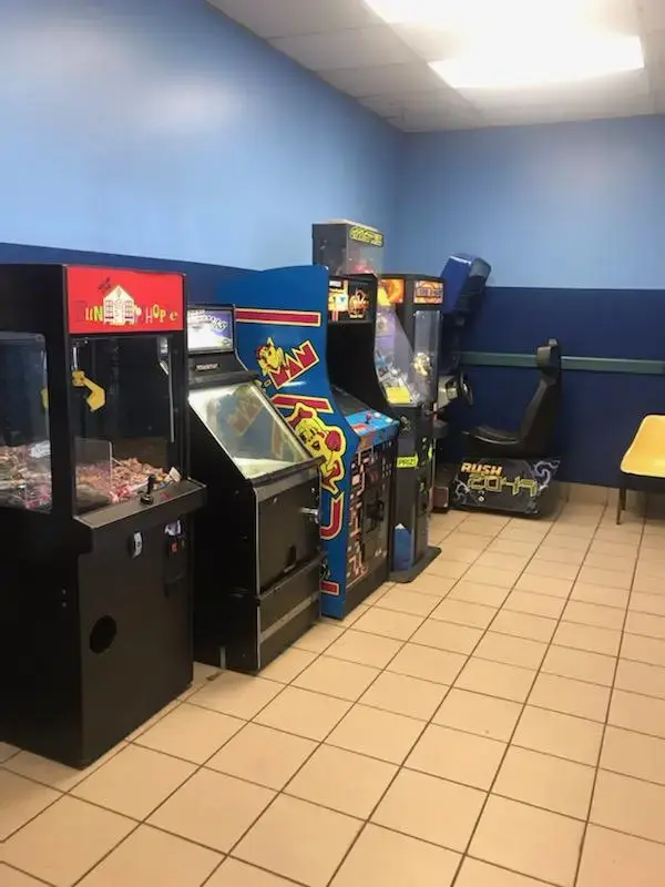Super Saver Free Dry Laundromat Danbury thumbnail 3
