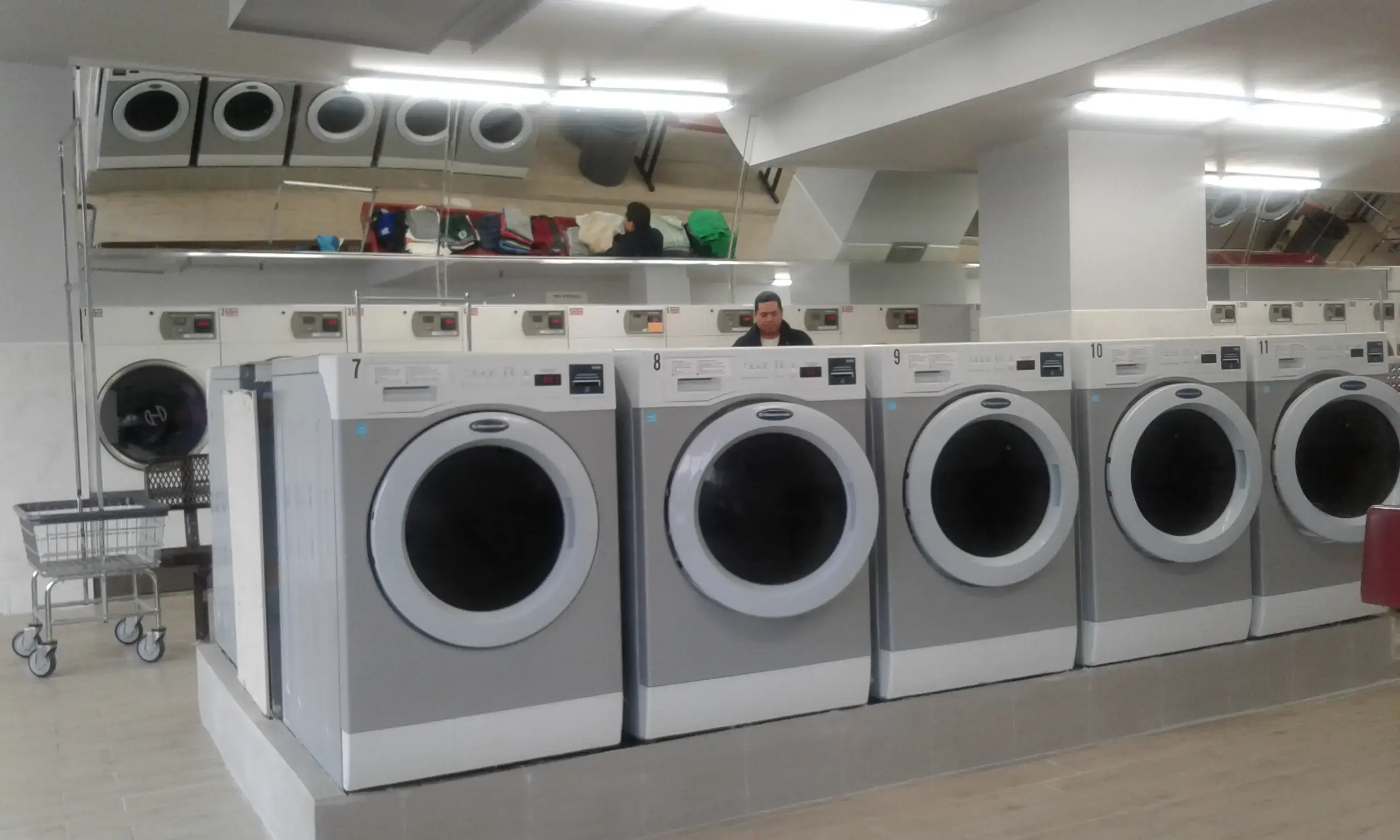 Super Saver Free Dry Laundromat Danbury - Image 20