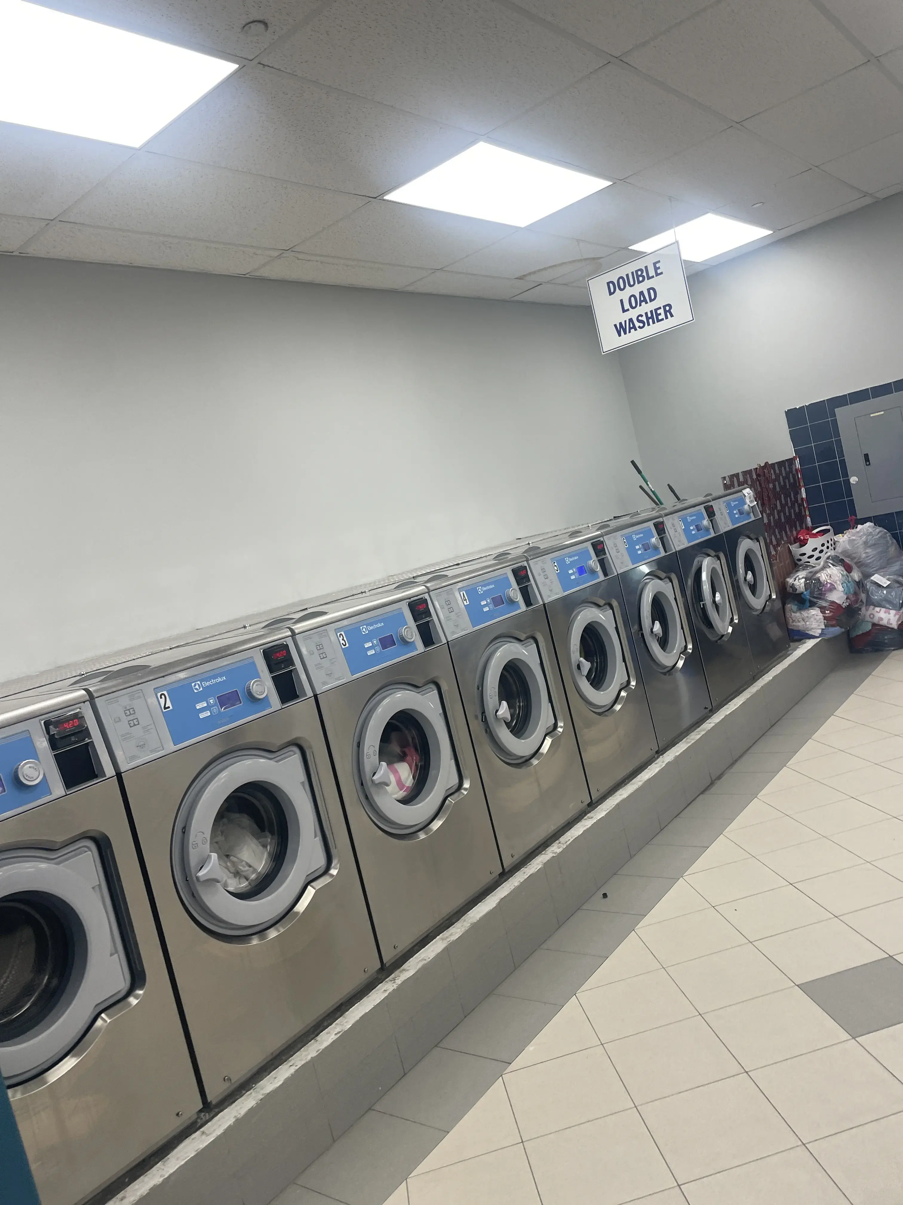 Super Saver Free Dry Laundromat - Image 16